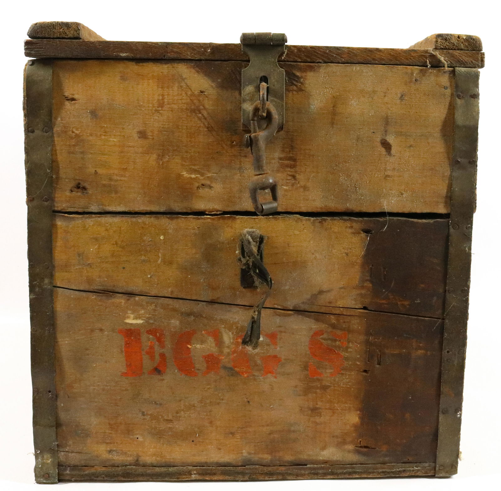 STENCILED WOODEN EGG CRATE (1 of 5)