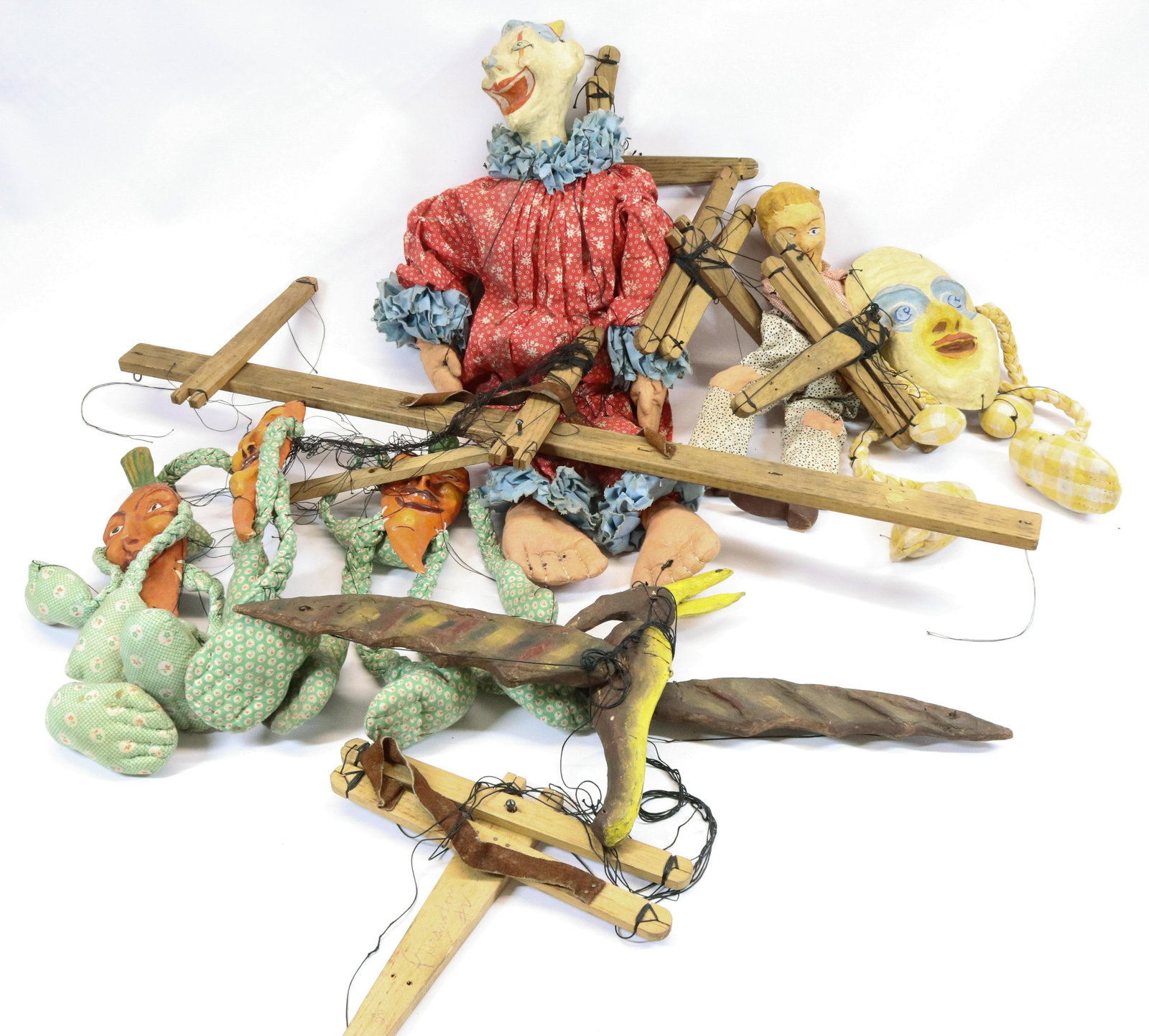 LOT OF VINTAGE MARIONETTE PUPPETS (1 of 5)