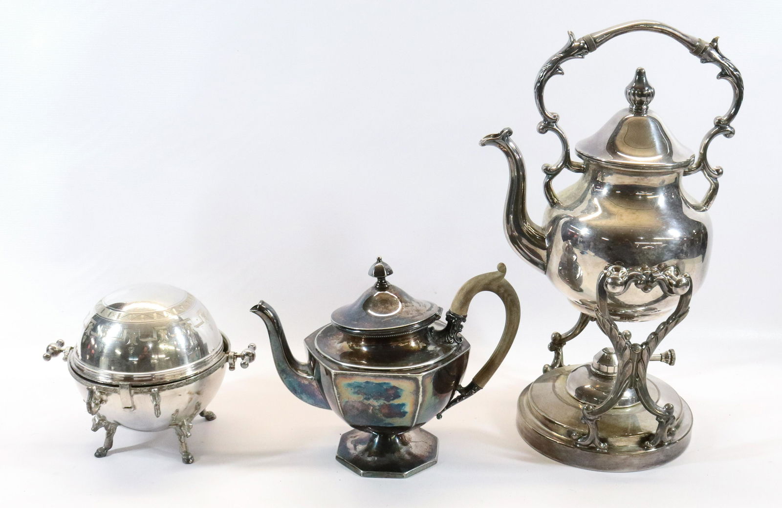 LOT OF SILVERPLATE (1 of 3)