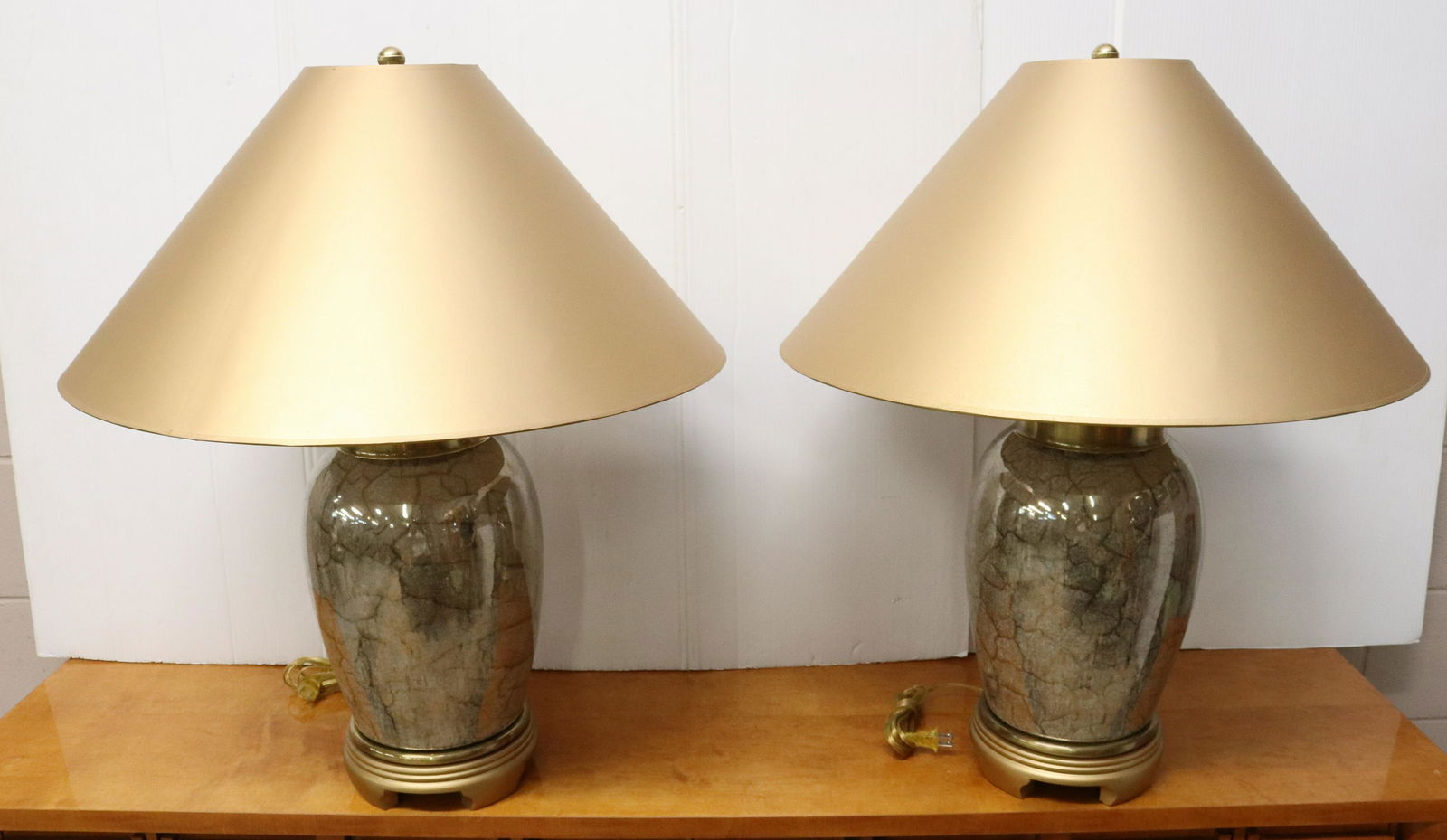 PAIR OF DECORATIVE TABLE LAMPS (1 of 3)