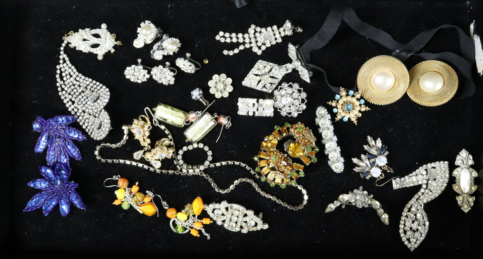 VINTAGE COSTUME JEWELRY TRAY LOT (1 of 3)