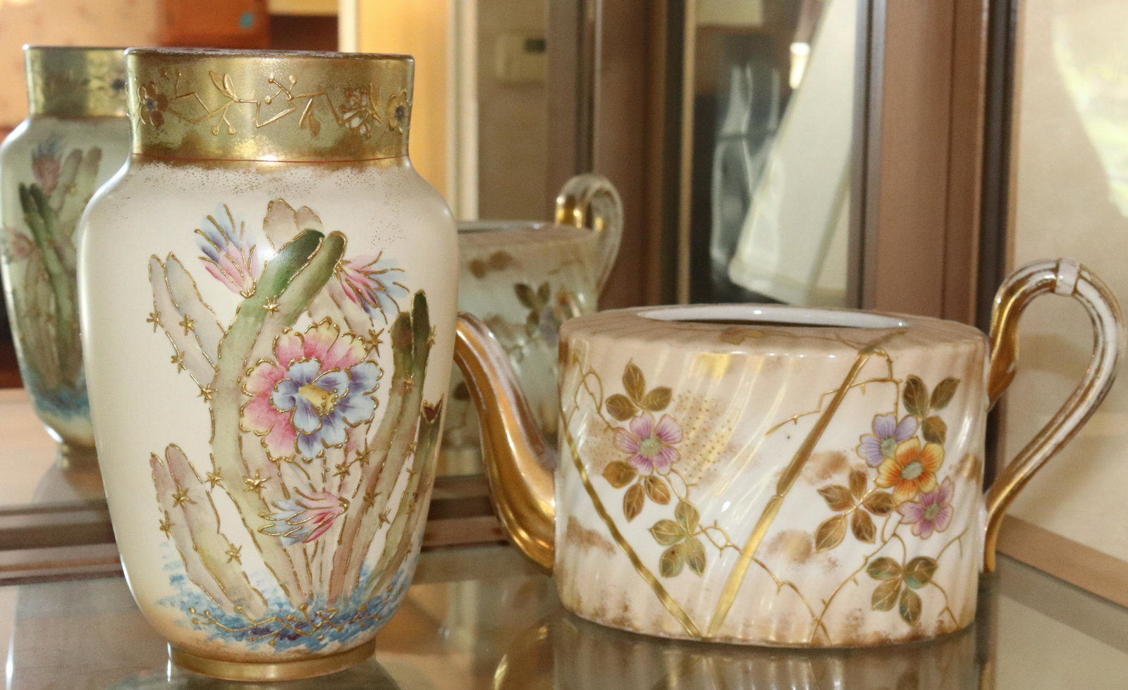 ROYAL BONN LOT: VASE AND TEA POT WITH PAINTED FLORAL DECORATION
