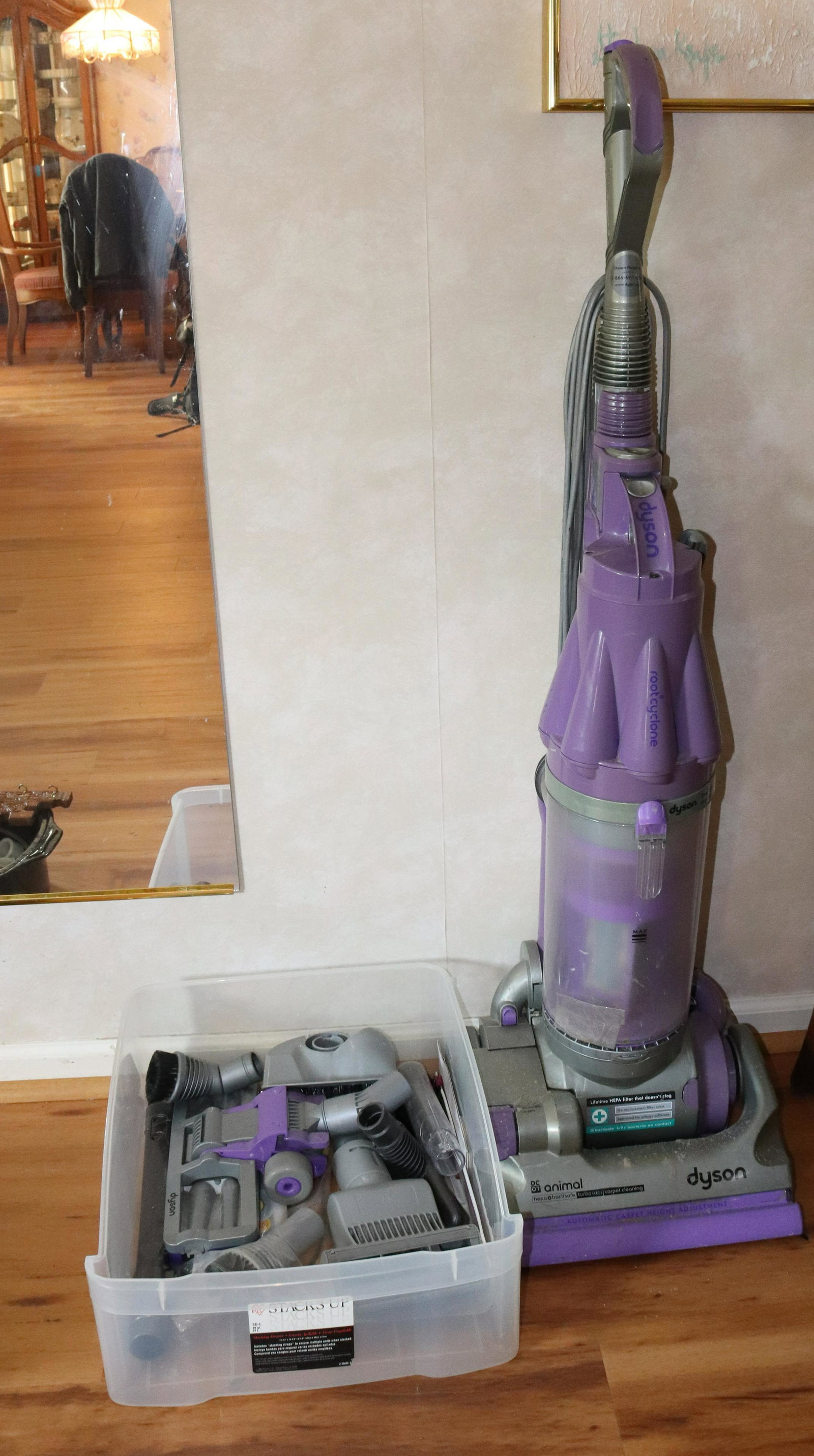 DYSON VACUUM (1 of 2)