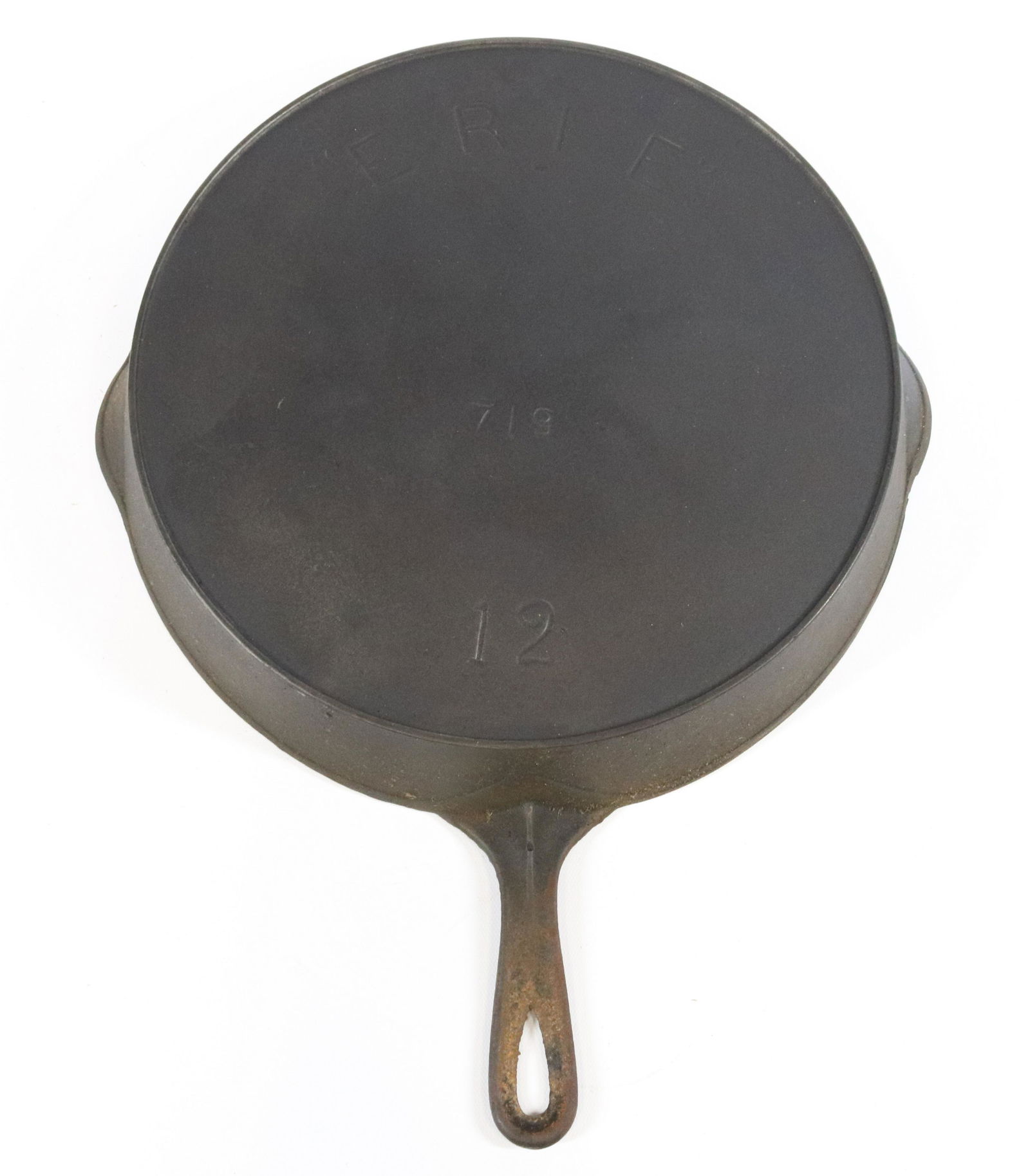 CAST IRON SKILLET "ERIE": ERIE # 12 SKILLET WITH SMOKE RING, (719)