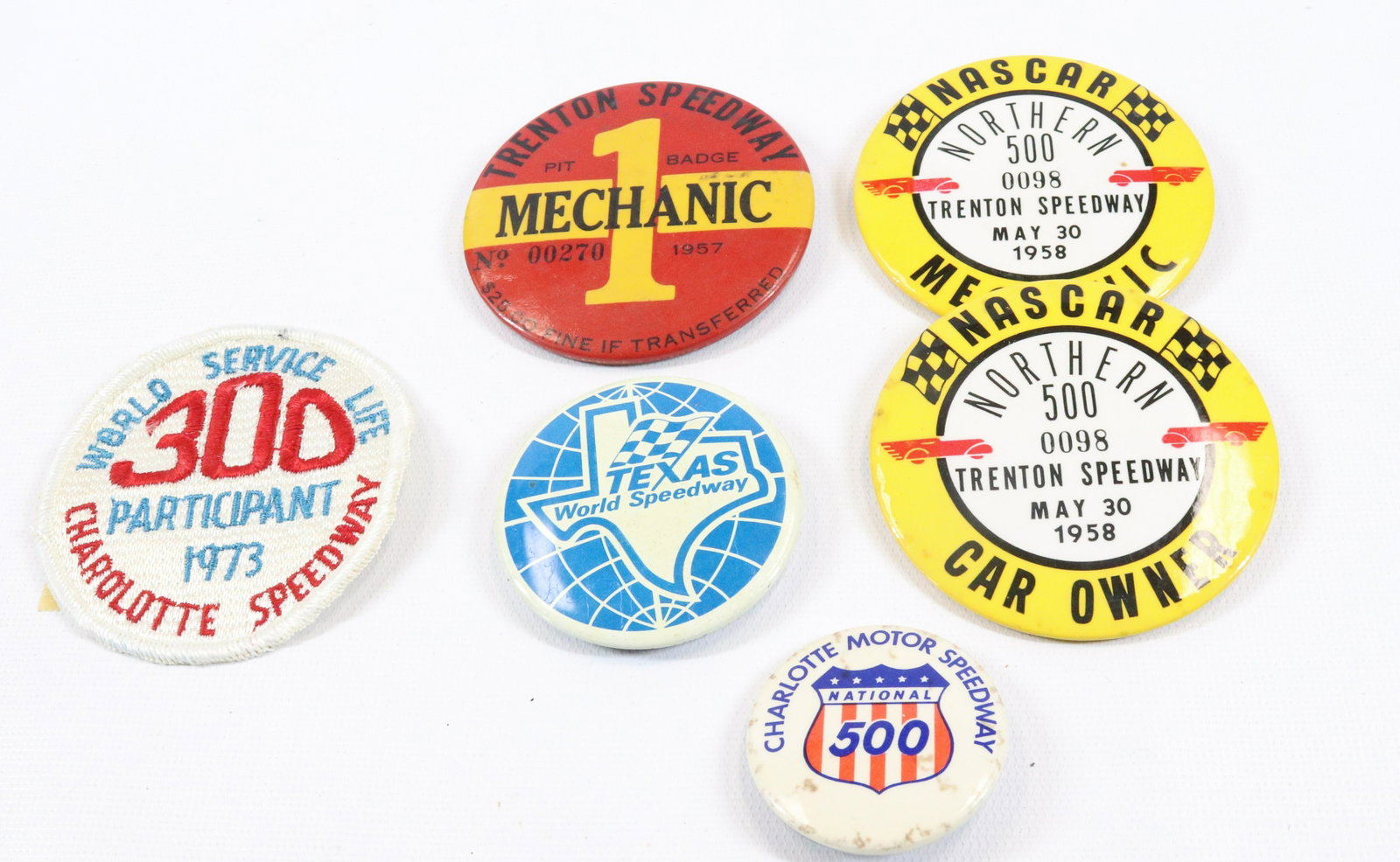 LOT OF NASCAR PINS: TRENTON SPEEDWAY MECHANIC BADGE 1957, NASCAR CAR OWNER/MECHANIC PINS 1958, CHARLOTTE MOTOR SPEEDWAY PIN AND PATCH (1973) AND TEXAS WORLD SPEEDWAY
