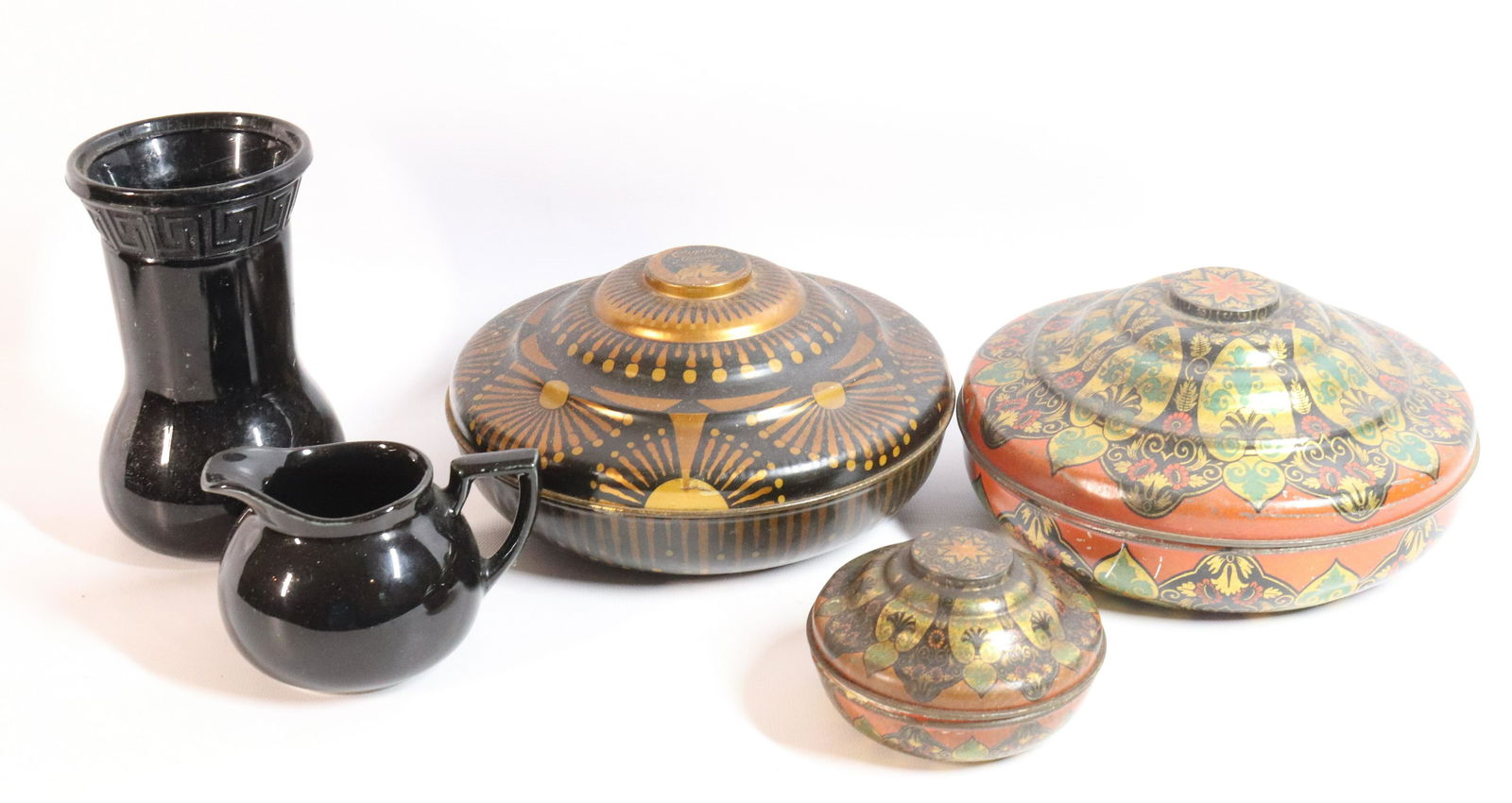 TIN LITHO CHOCOLATE TINS AND MORE (1 of 5)