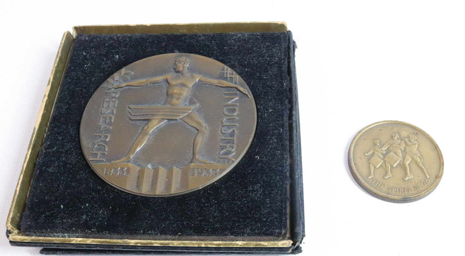 1933 WORLD'S FAIR MEDAL AND BICENTENNIAL MEDAL (1 of 3)