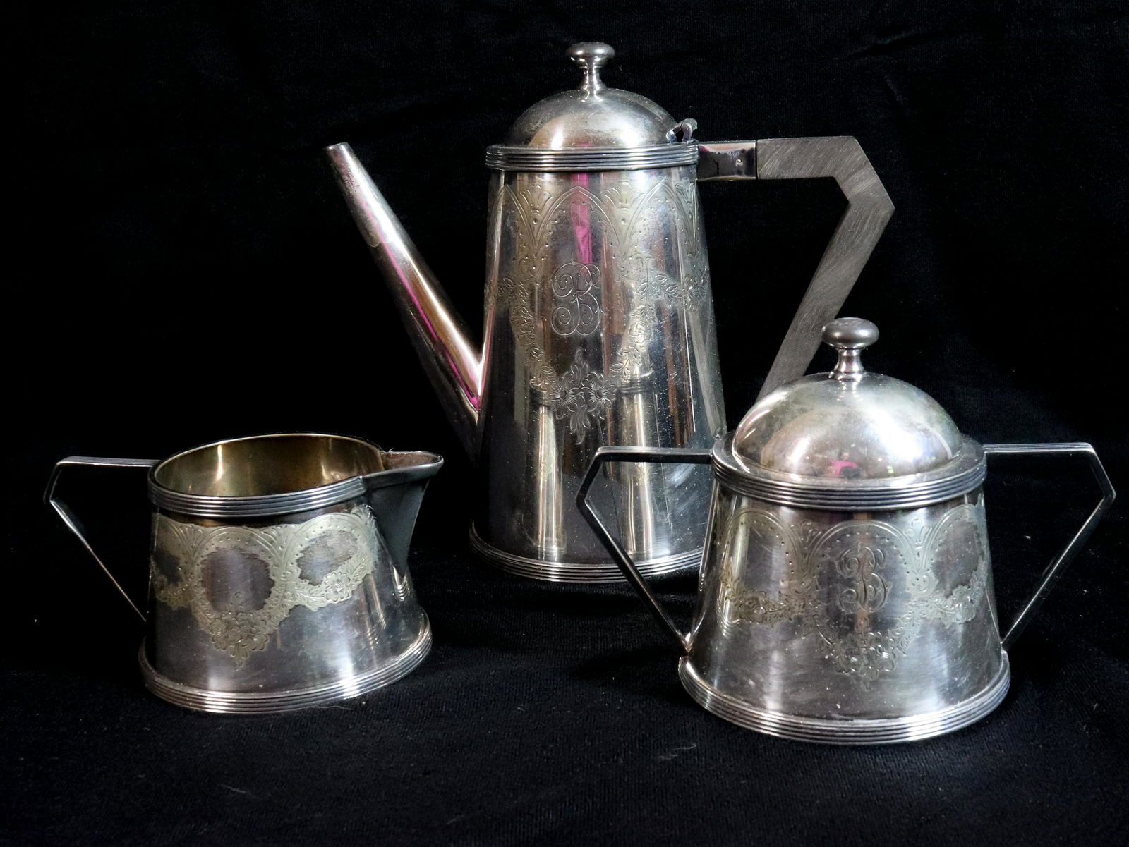 BARBOUR SILVER CO. TEA SET (1 of 6)