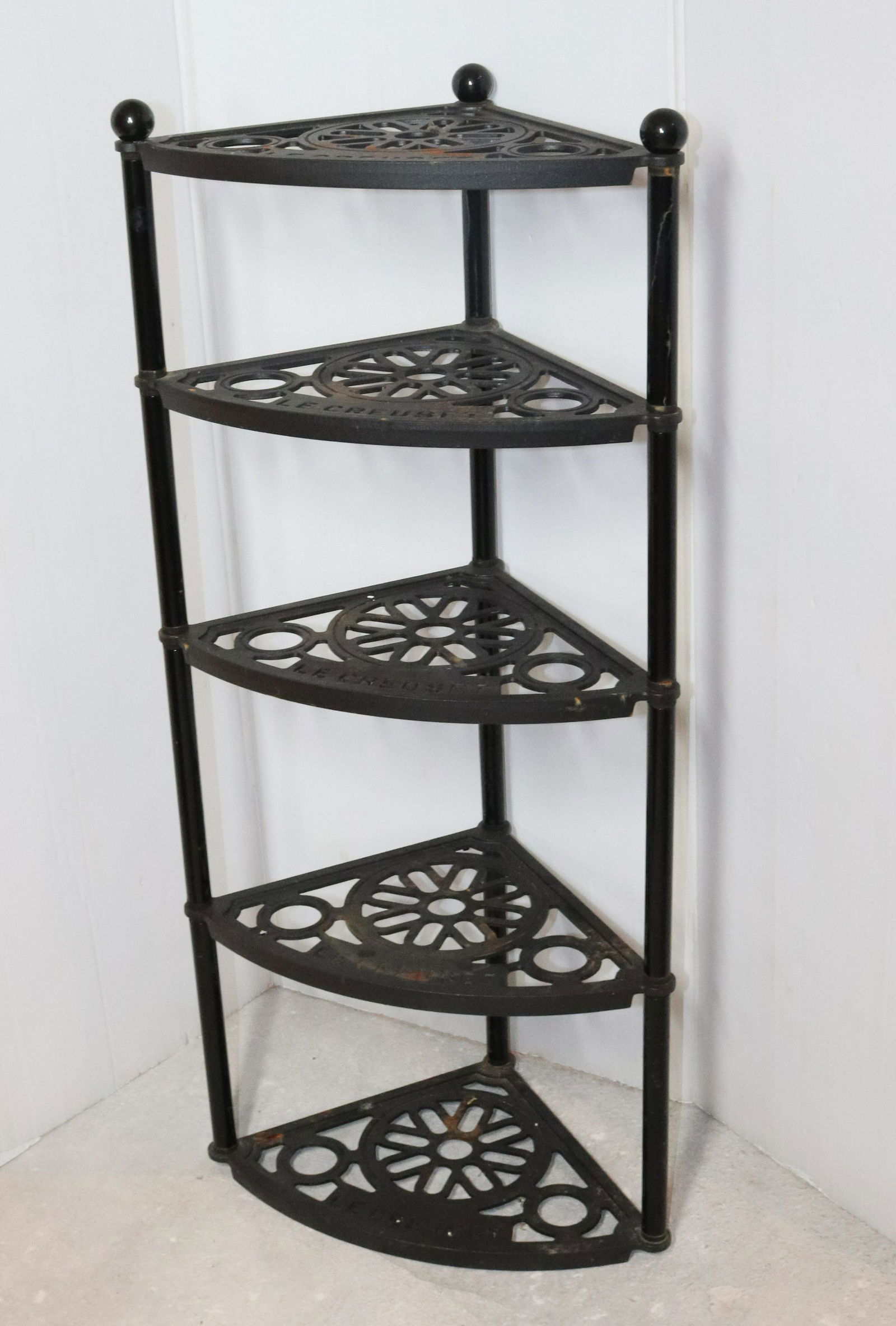 LE CREUSET CAST IRON CORNER SHELF (1 of 2)