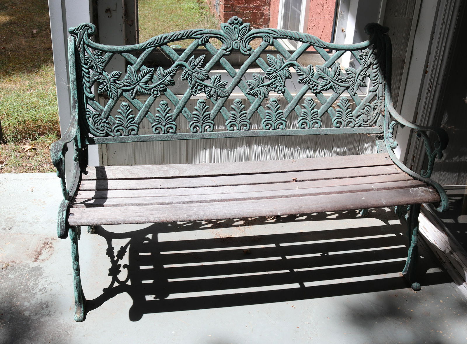 PAINTED CAST METAL GARDEN BENCH (1 of 2)