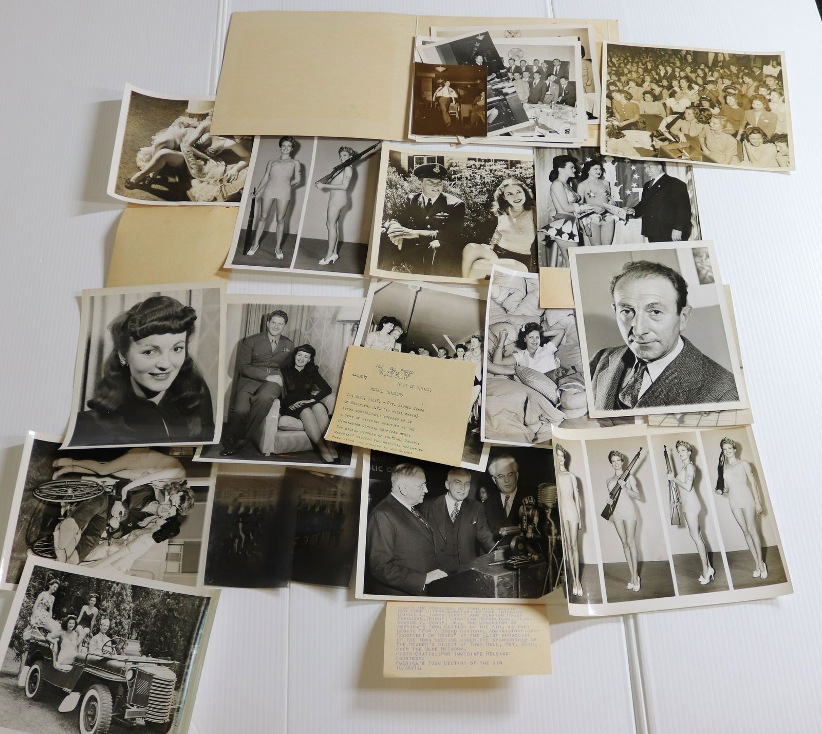 LOT OF VINTAGE PHOTOGRAPHS (1 of 5)