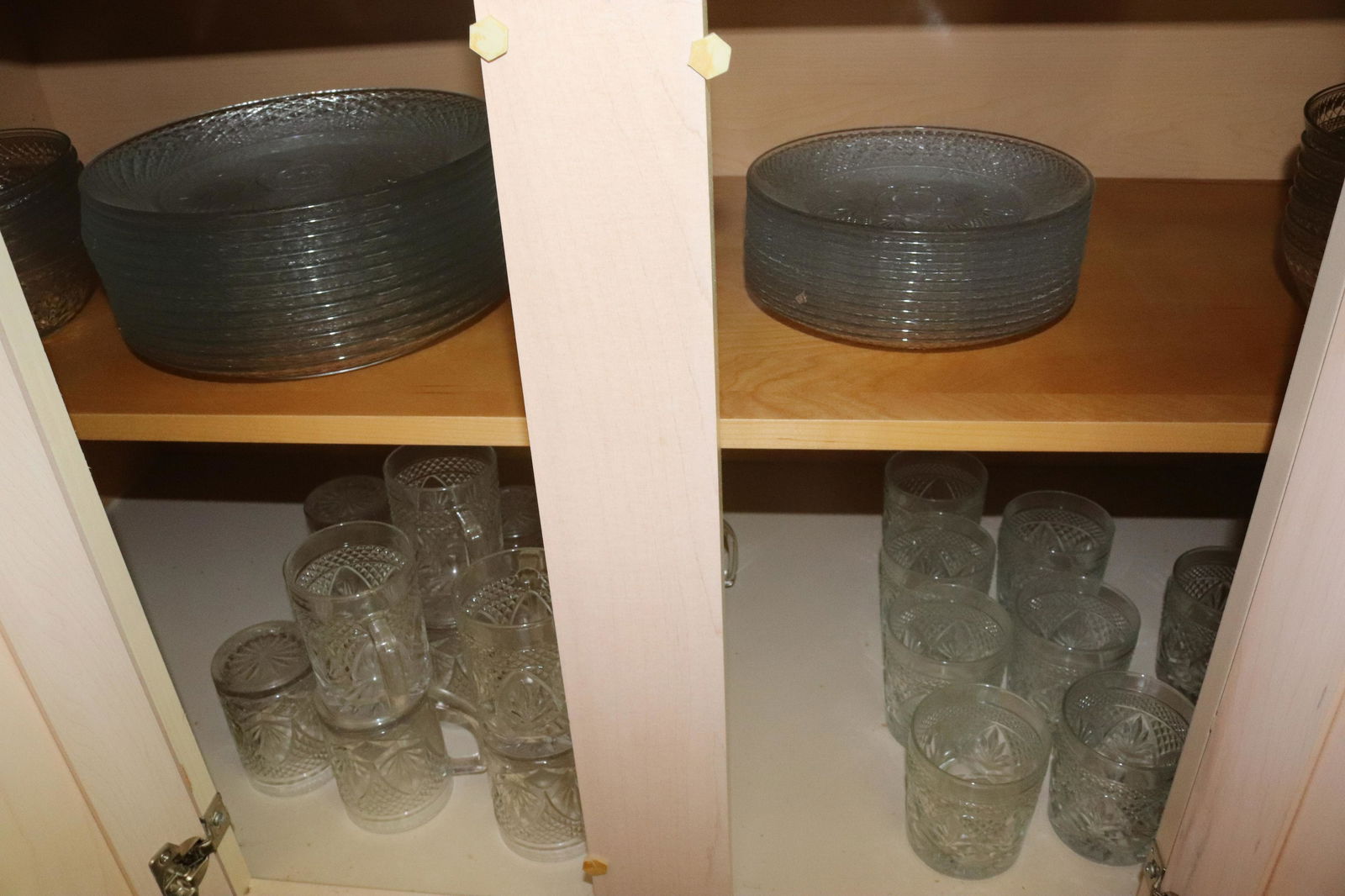 LOT OF GLASSWARE: (60) PIECES INCLUDING: DINNER PLATES, SALAD PLATES, BOWLS, TUMBLER AND MUGS. Terms: THIS IS AN ON-SITE ONLINE ONLY AUCTION. THE SALE ADDRESS IS 718 STOKES MILL RD. EAST STROUDSBURG, PA 18302. THIS IS