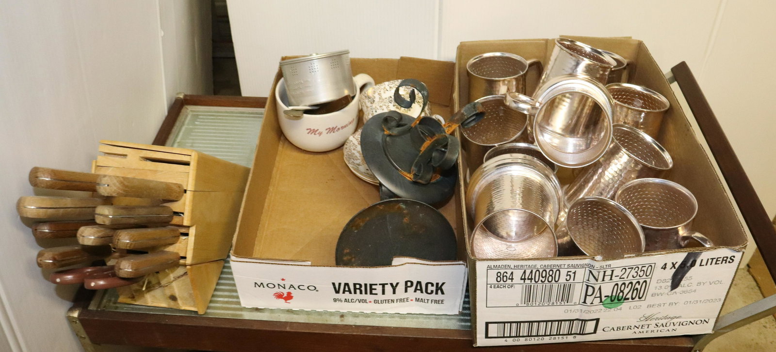 GROUP LOT OF VINTAGE SMALLS: INCLUDING: KITCHEN KNIVES, MUGS, GLASS BUTTER DISHES, VASES AND MORE. **PICK-UP ONLY, WILL NOT SHIP** Terms: THIS IS AN ON-SITE ONLINE ONLY AUCTION. THE SALE ADDRESS IS 718 STOKES MILL RD. EAST STROUD
