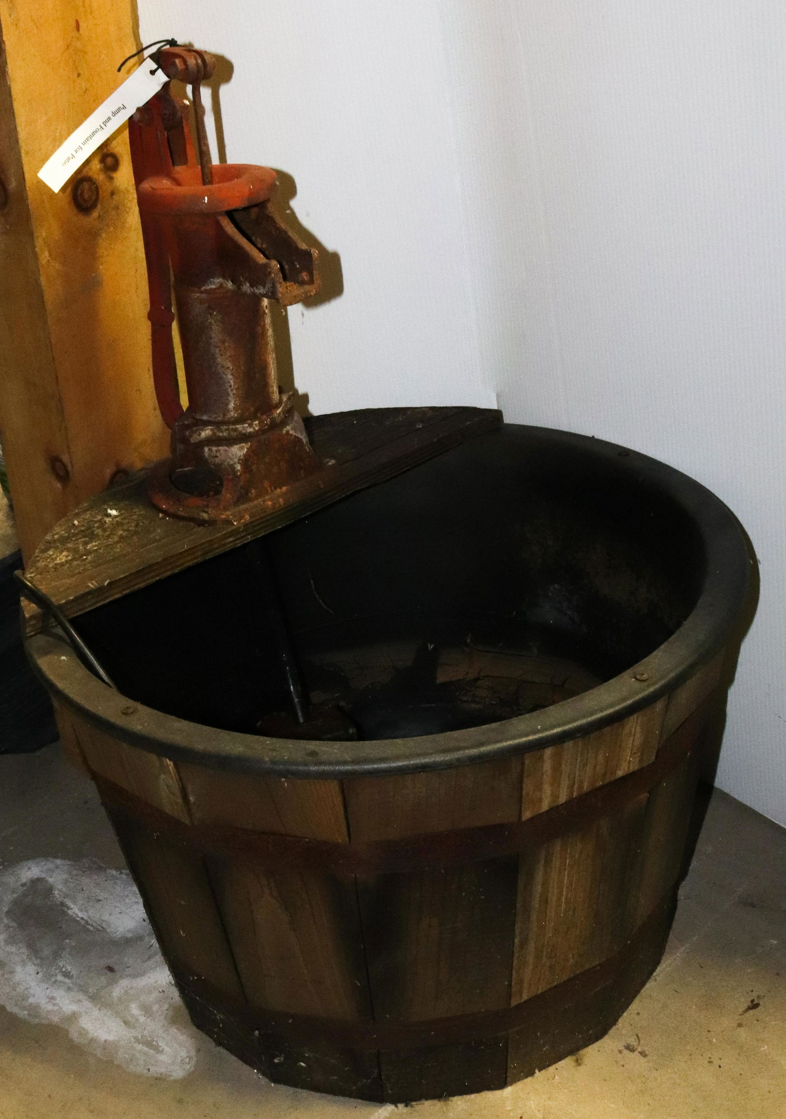 CAST IRON PUMP FOUNTAIN (1 of 2)