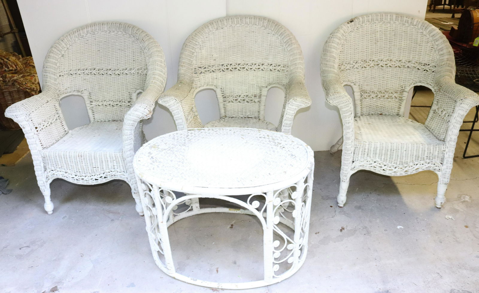 LOT OF PAINTED WICKER (1 of 6)