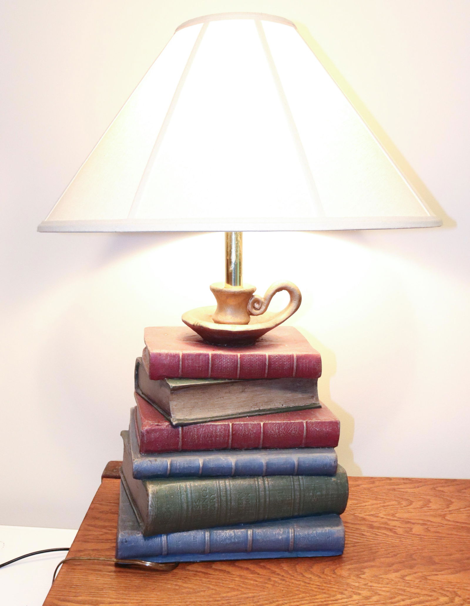 STACK OF BOOKS TABLE LAMP (1 of 2)