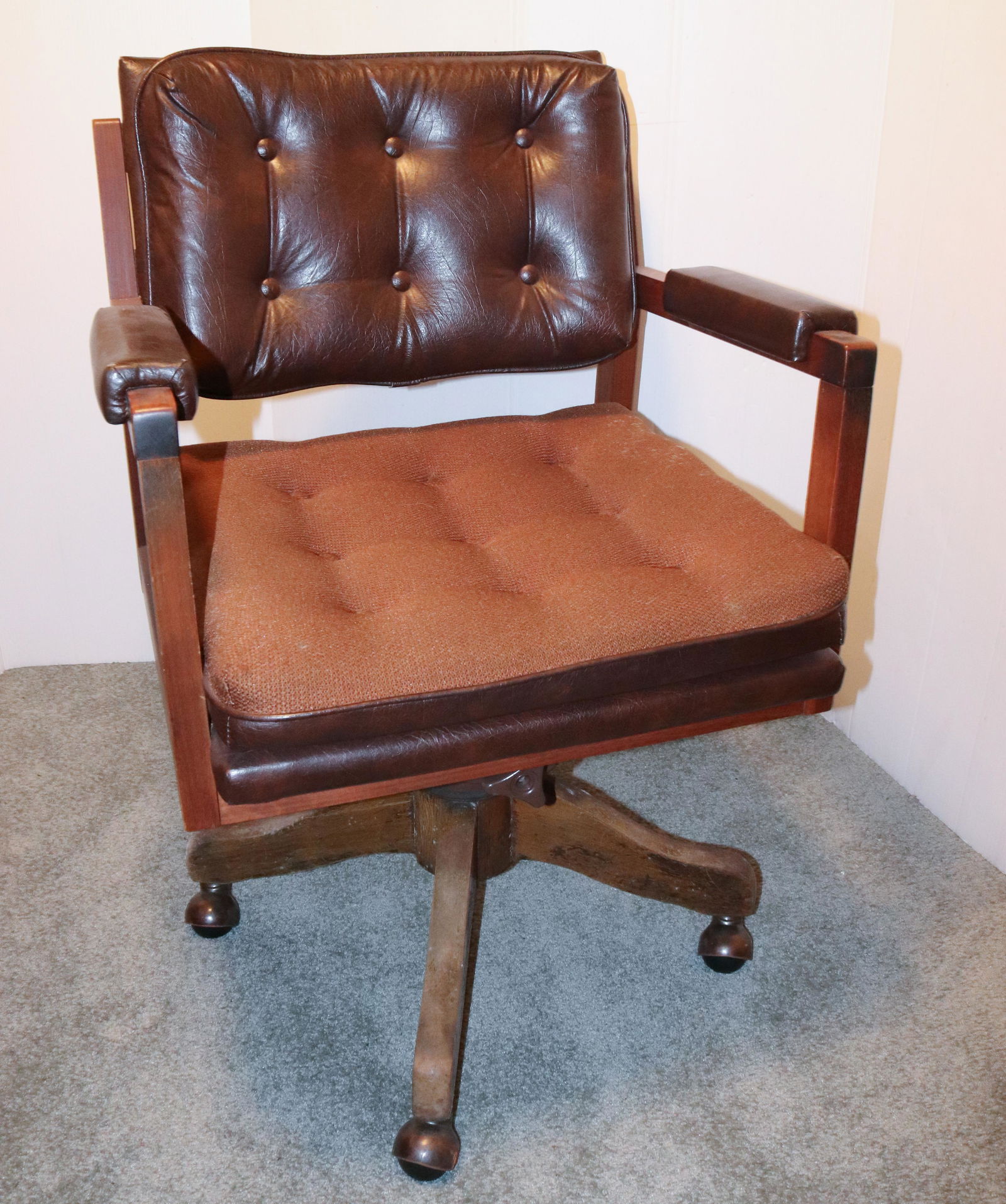 VINTAGE SWIVEL DESK CHAIR (1 of 2)