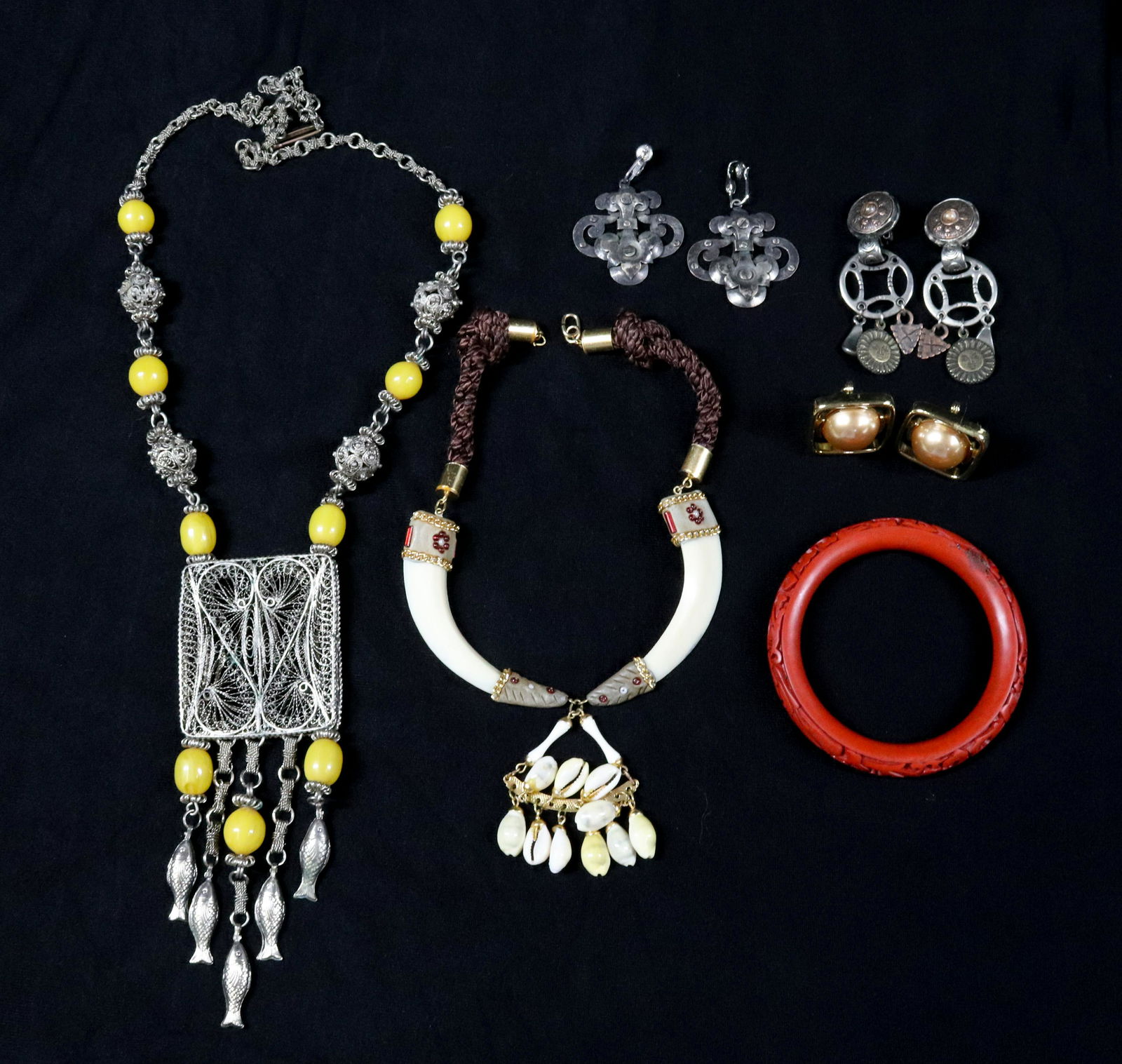 COSTUME JEWELRY TRAY LOT (1 of 3)