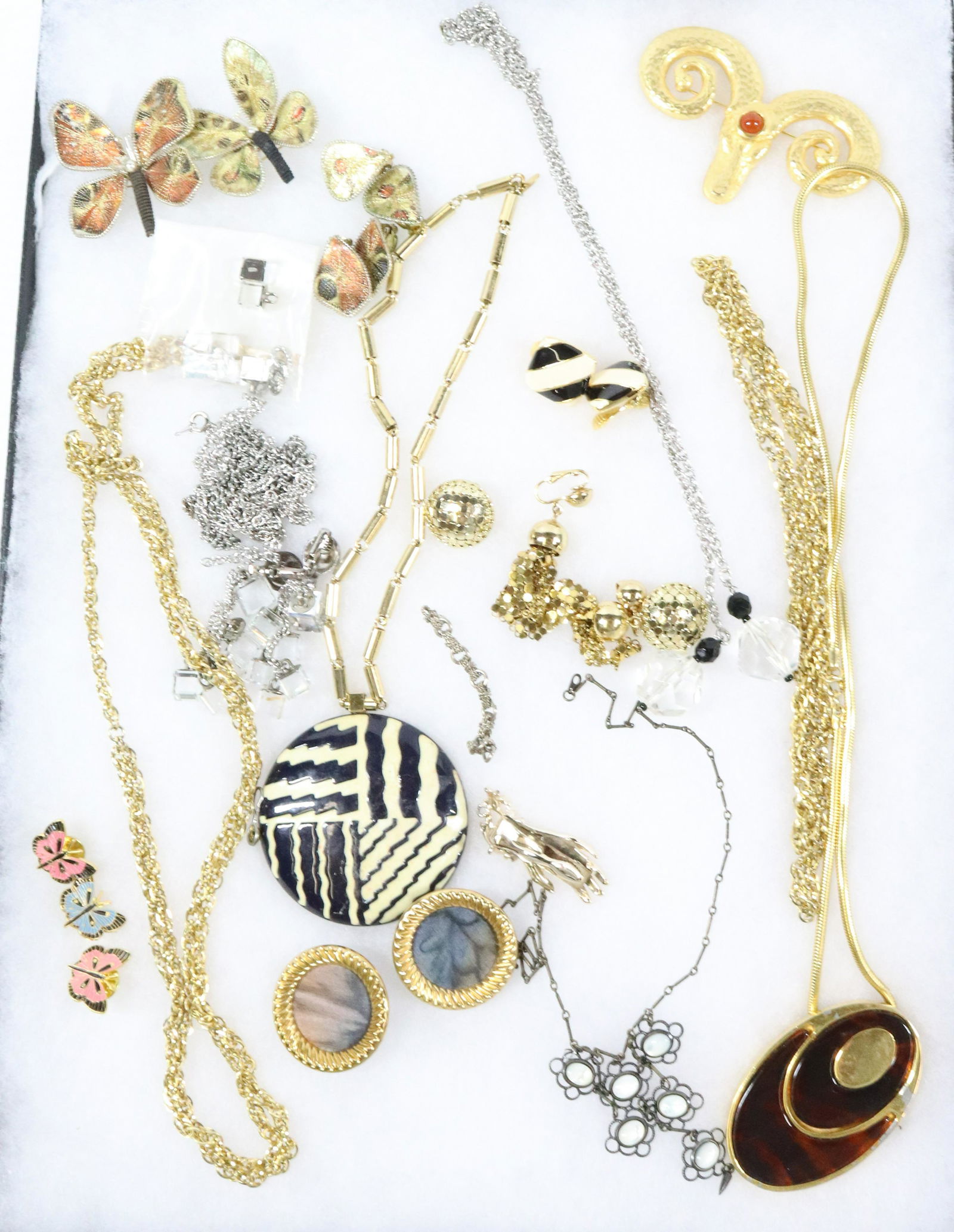 COSTUME JEWELRY TRAY LOT (1 of 3)