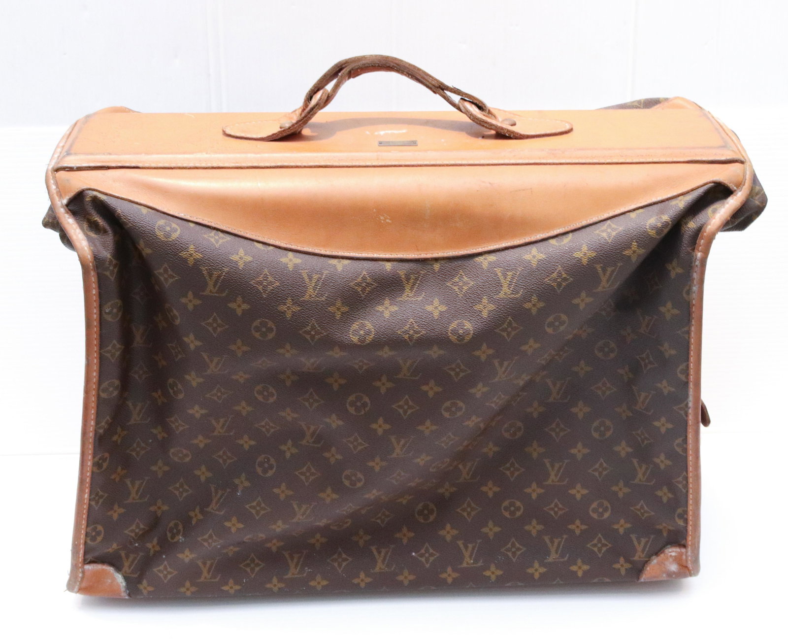 VINTAGE LOUIS VUITTON TRAVEL GARMENT BAG: CANVAS AND LEATHER. FOUR WOODEN HANGERS WITH SMALLER CANVAS SNAP BAG INCLUDED. MEASURES 23" X 39". Terms: THIS IS AN ON-SITE ONLINE ONLY AUCTION. THE SALE ADDRESS IS 718 STOKES MILL RD. EAST STROUDSBU