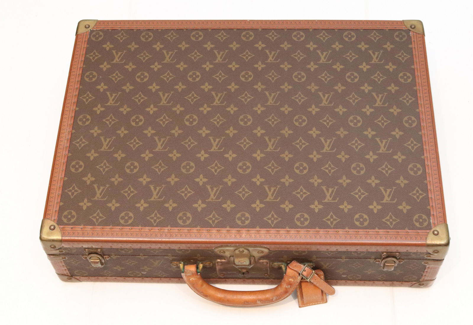 VINTAGE LOUIS VUITTON SUITCASE (1 of 8)
