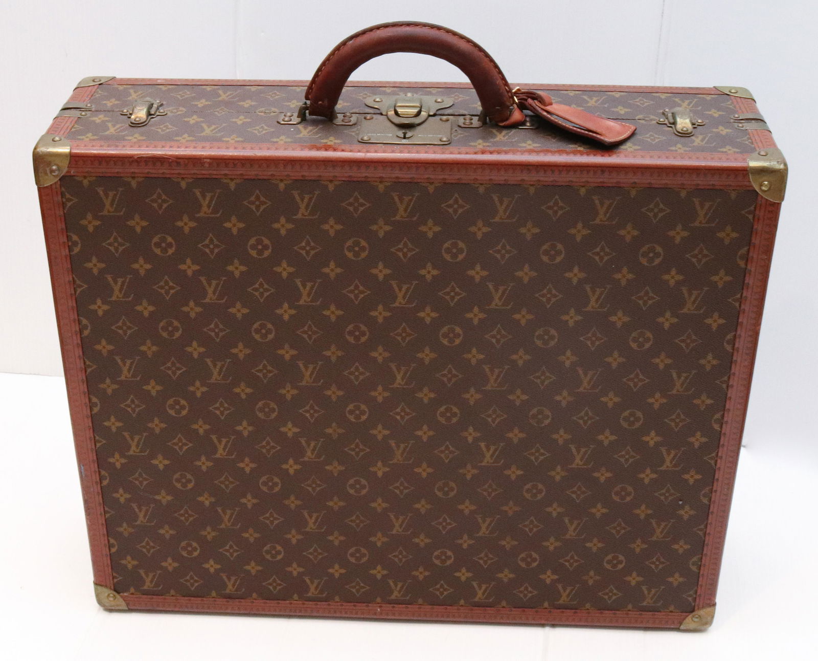 VINTAGE LOUIS VUITTON SUITCASE (1 of 9)