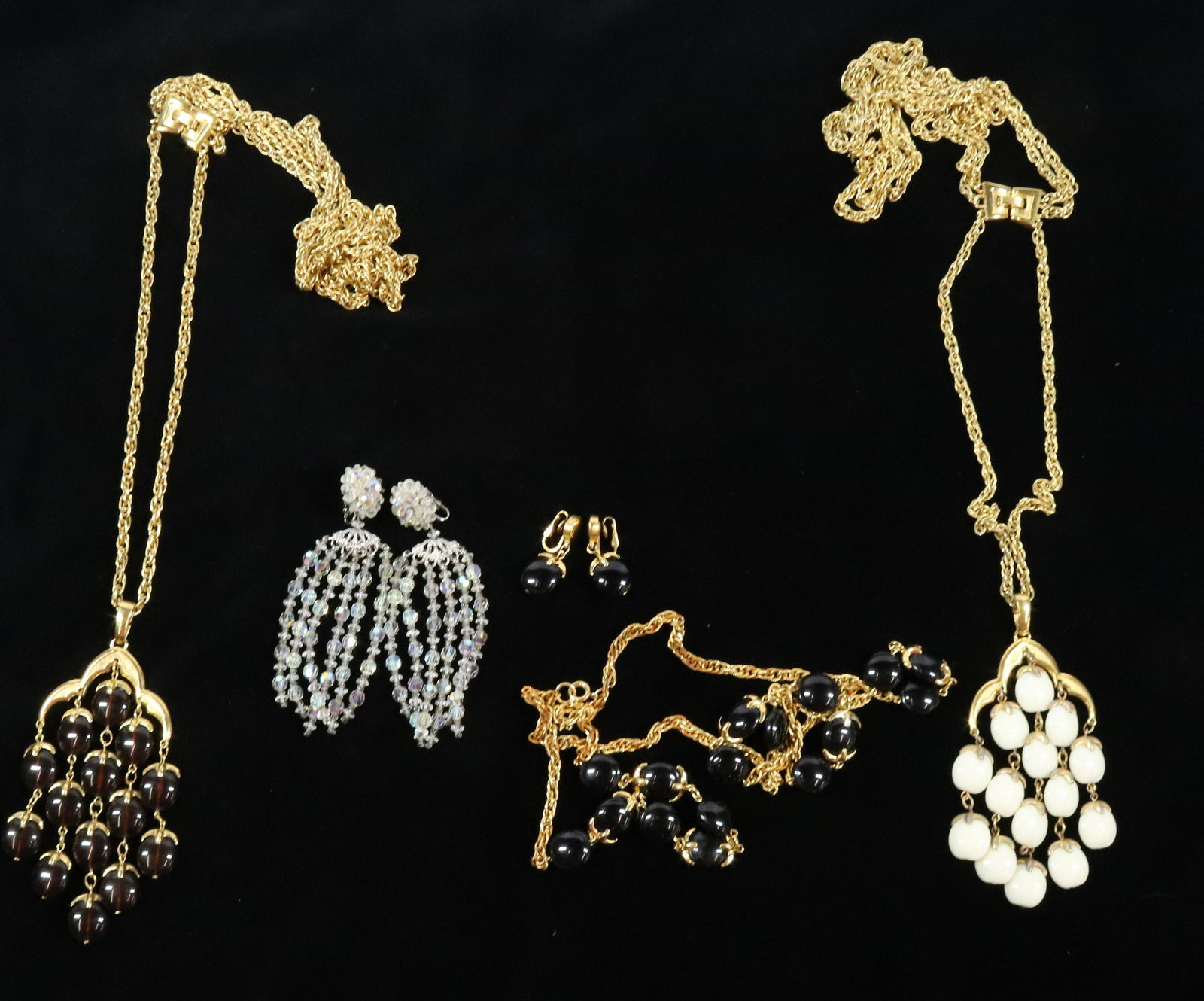 COSTUME JEWELRY TRAY LOT (1 of 4)