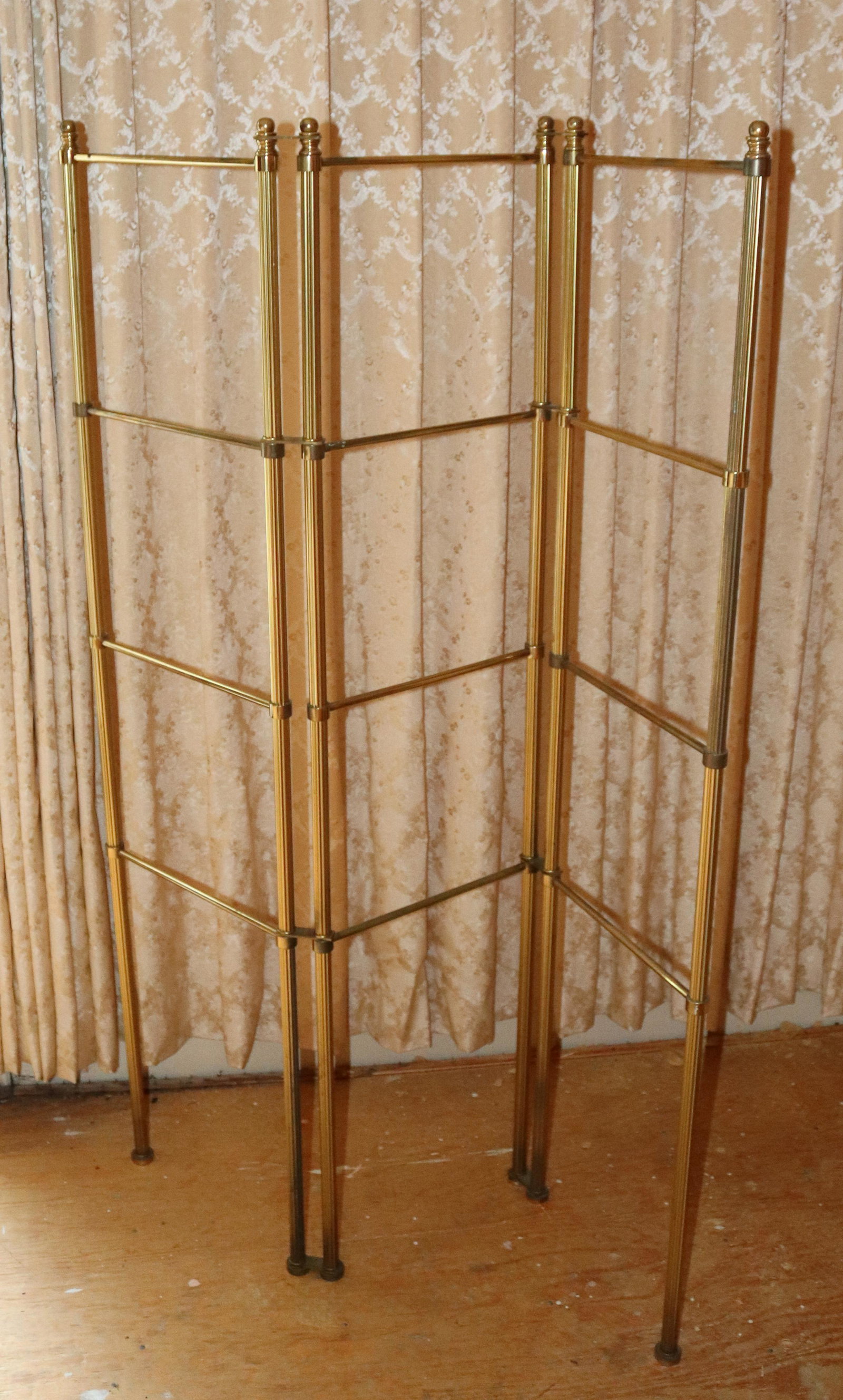 BRASS TOWEL HOLDER (1 of 2)