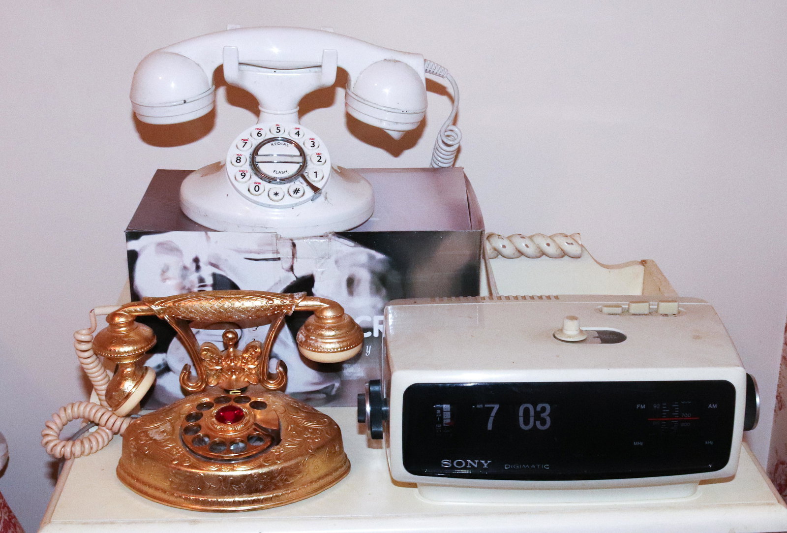 VINTAGE TELEPHONES AND CLOCK RADIO (1 of 2)