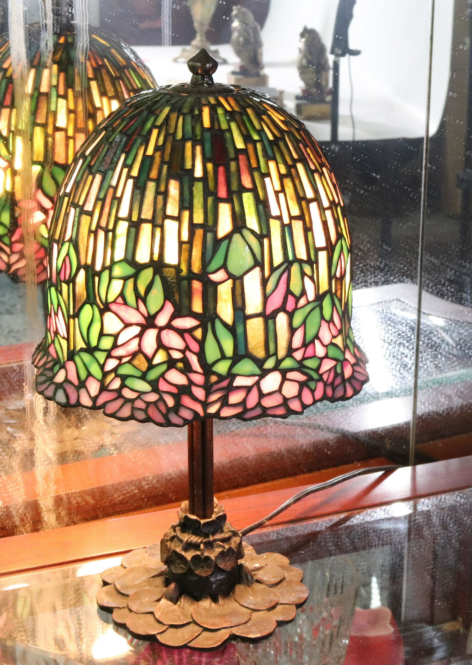 STAIN GLASS TABLE LIGHT (1 of 2)