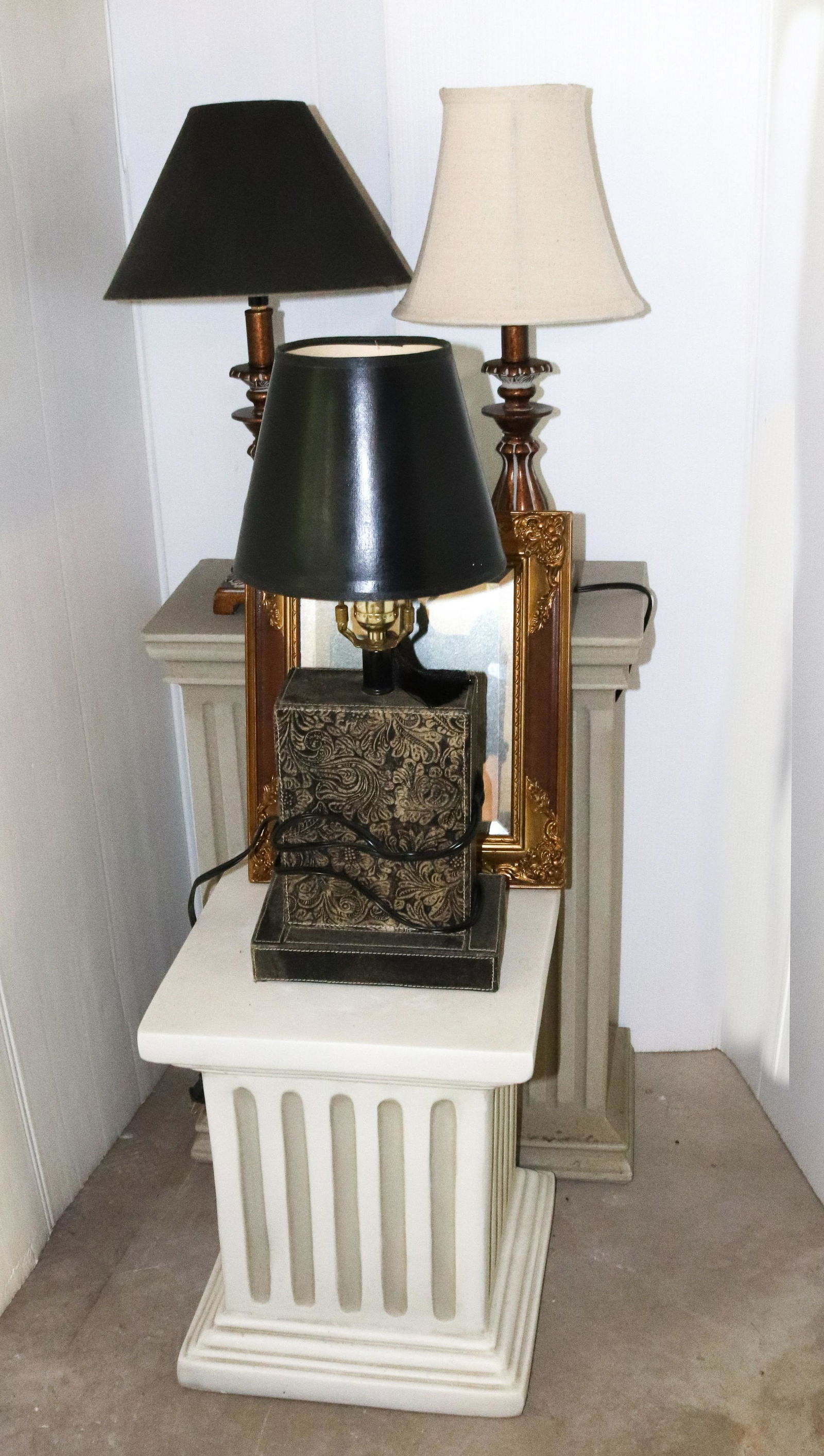 DECORATIVE LOT (1 of 2)