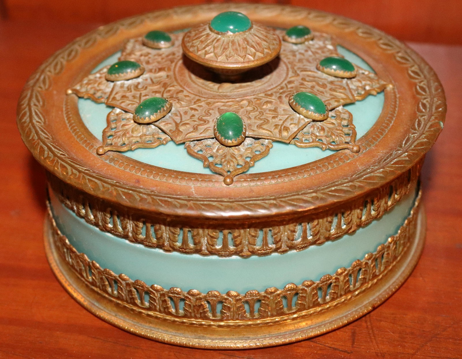 GERMAN PORCELAIN: GILT-CASED METAL VANITY BOX TERMS: THIS IS AN ON-SITE ONLINE ONLY AUCTION. THE SALE ADDRESS IS 718 STOKES MILL RD. EAST STROUDSBURG, PA 18302. THIS IS THE ESTATE OF CANDACE BRIGGS. THERE WILL BE 2 PAR