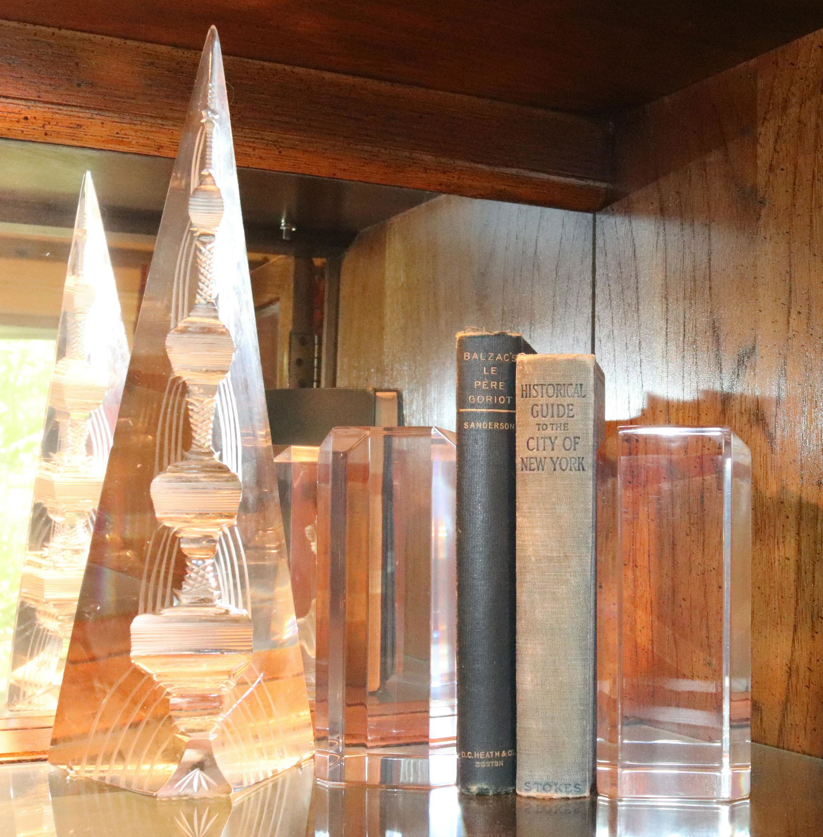 MID CENTURY GLASS AND BOOKS: BOOKENDS AND MORE TERMS: THIS IS AN ON-SITE ONLINE ONLY AUCTION. THE SALE ADDRESS IS 718 STOKES MILL RD. EAST STROUDSBURG, PA 18302. THIS IS THE ESTATE OF CANDACE BRIGGS. THERE WILL BE 2 PARTS TO THIS