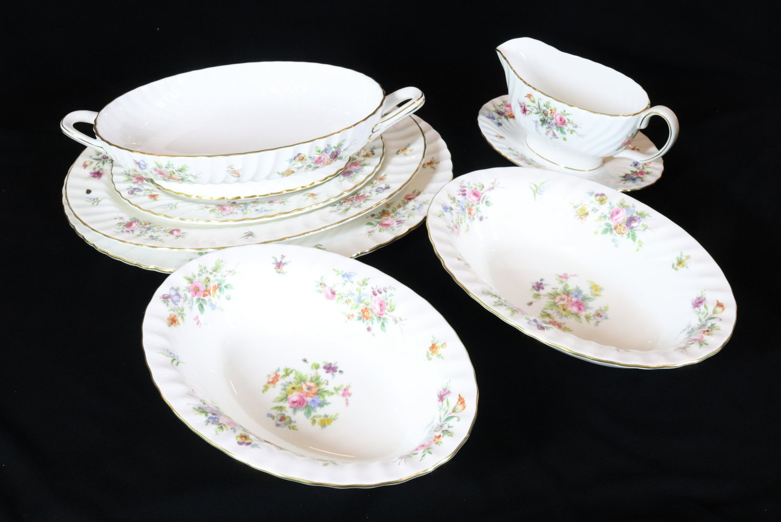 MINTON CHINA: PLATTERS, BOWLS AND GRAVY BOAT TERMS: THIS IS AN ON-SITE ONLINE ONLY AUCTION. THE SALE ADDRESS IS 718 STOKES MILL RD. EAST STROUDSBURG, PA 18302. THIS IS THE ESTATE OF CANDACE BRIGGS. THERE WILL BE 2 
