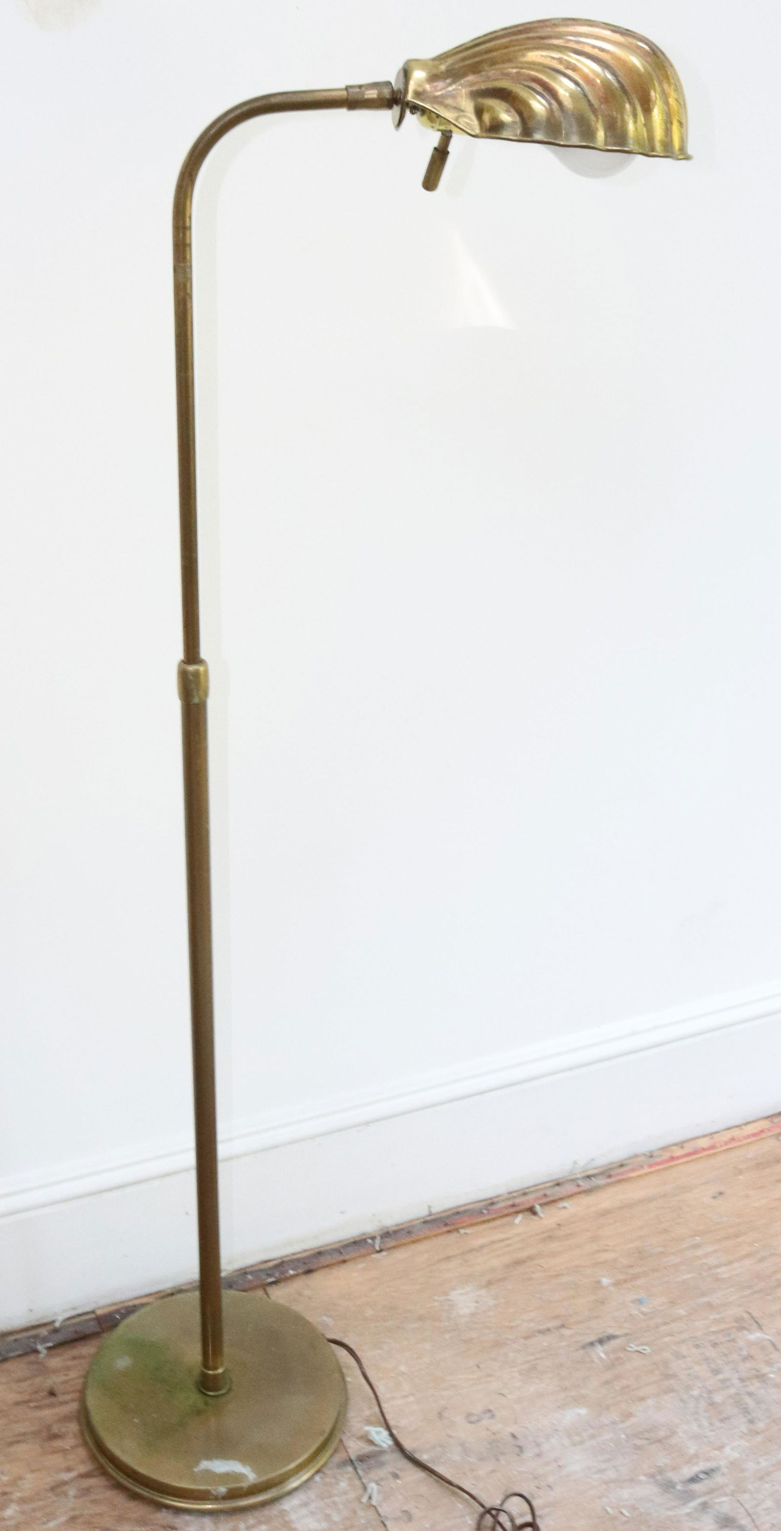 BRASS FLOOR LIGHT (1 of 2)