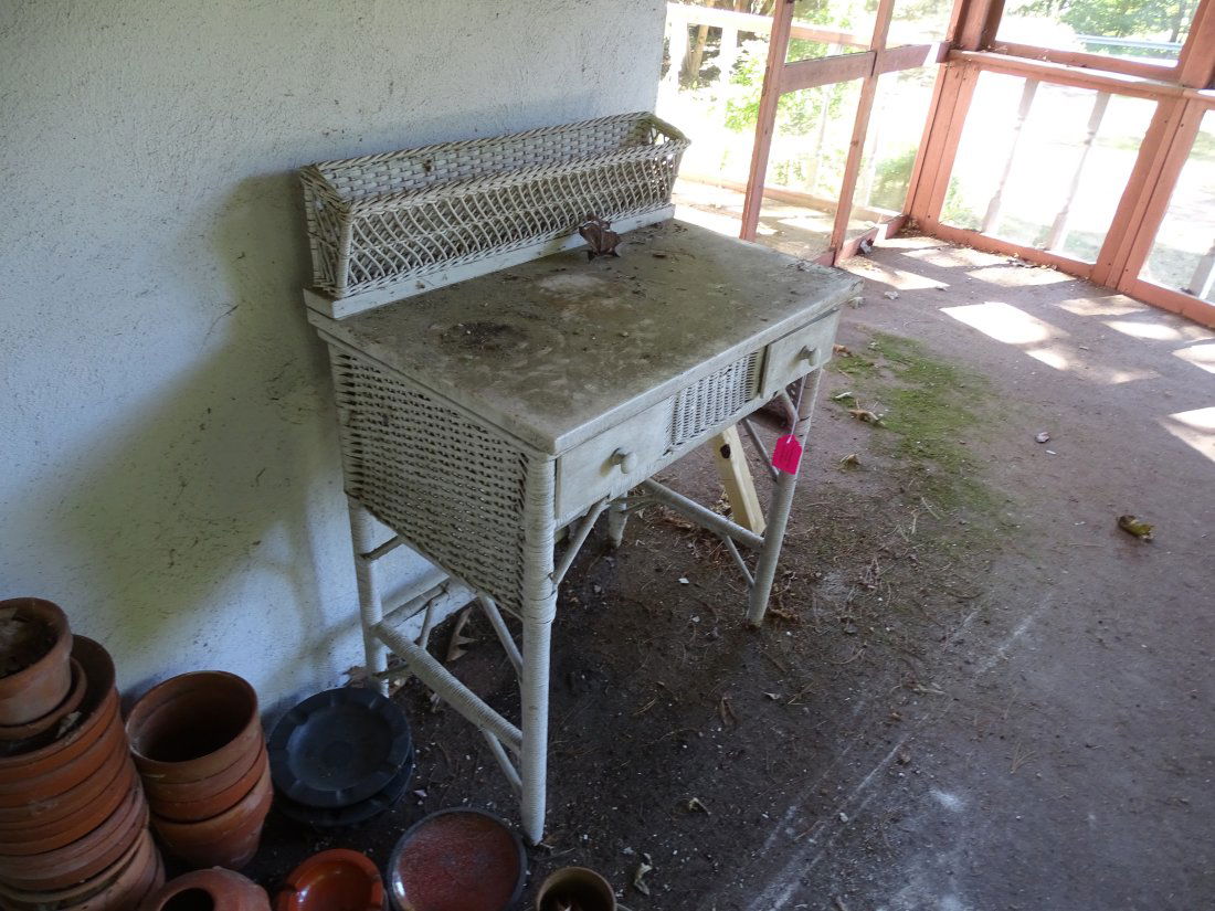 ELEVEN PIECES OF WICKER (1 of 6)