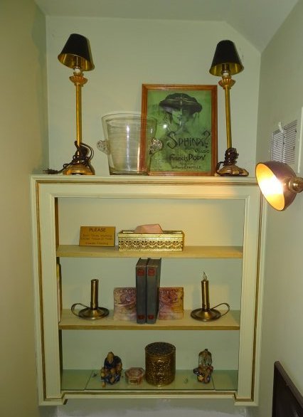 LOT OF COLLECTIBLES (1 of 4)