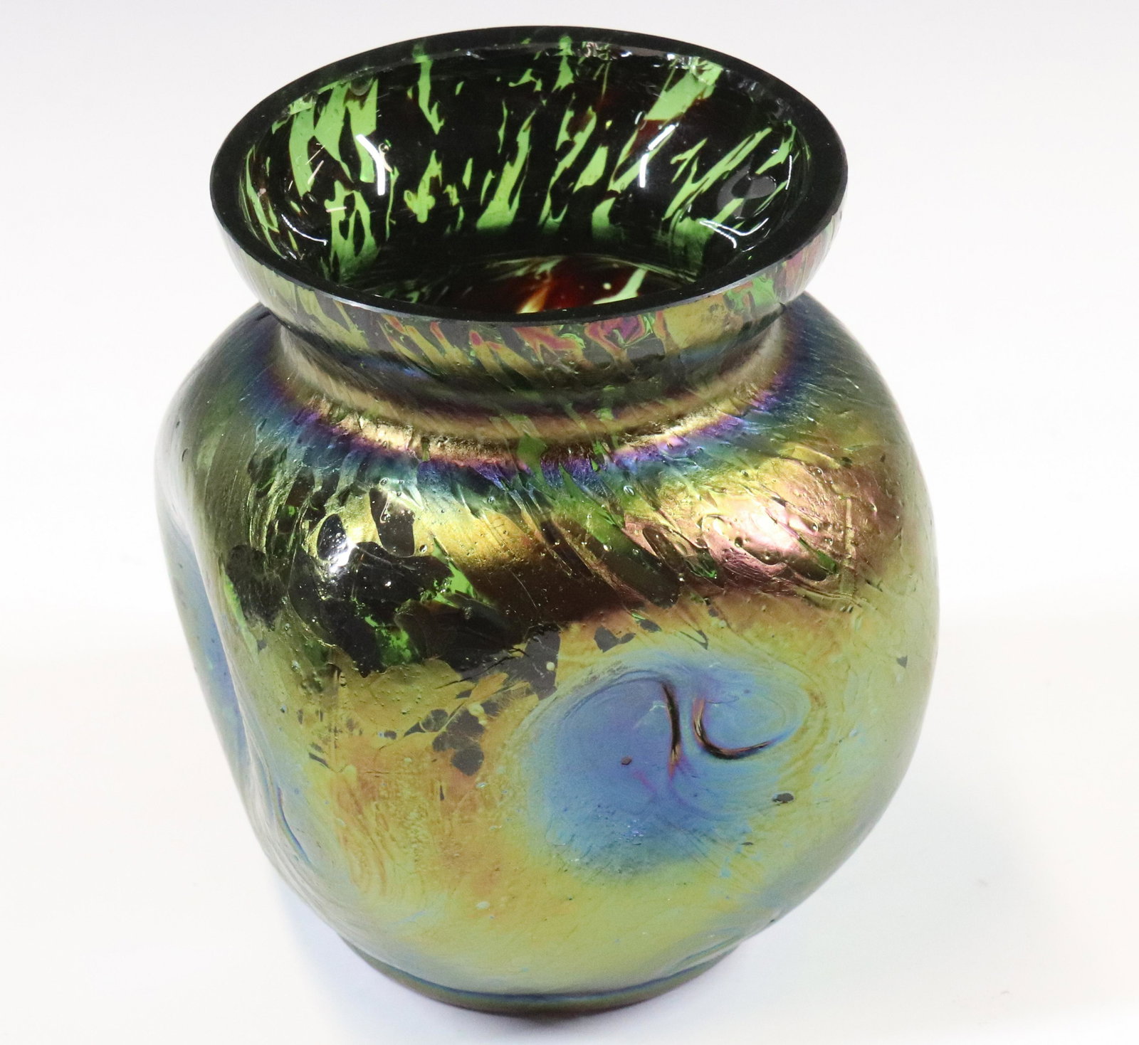 CZECH IRIDESCENT VASE (1 of 5)
