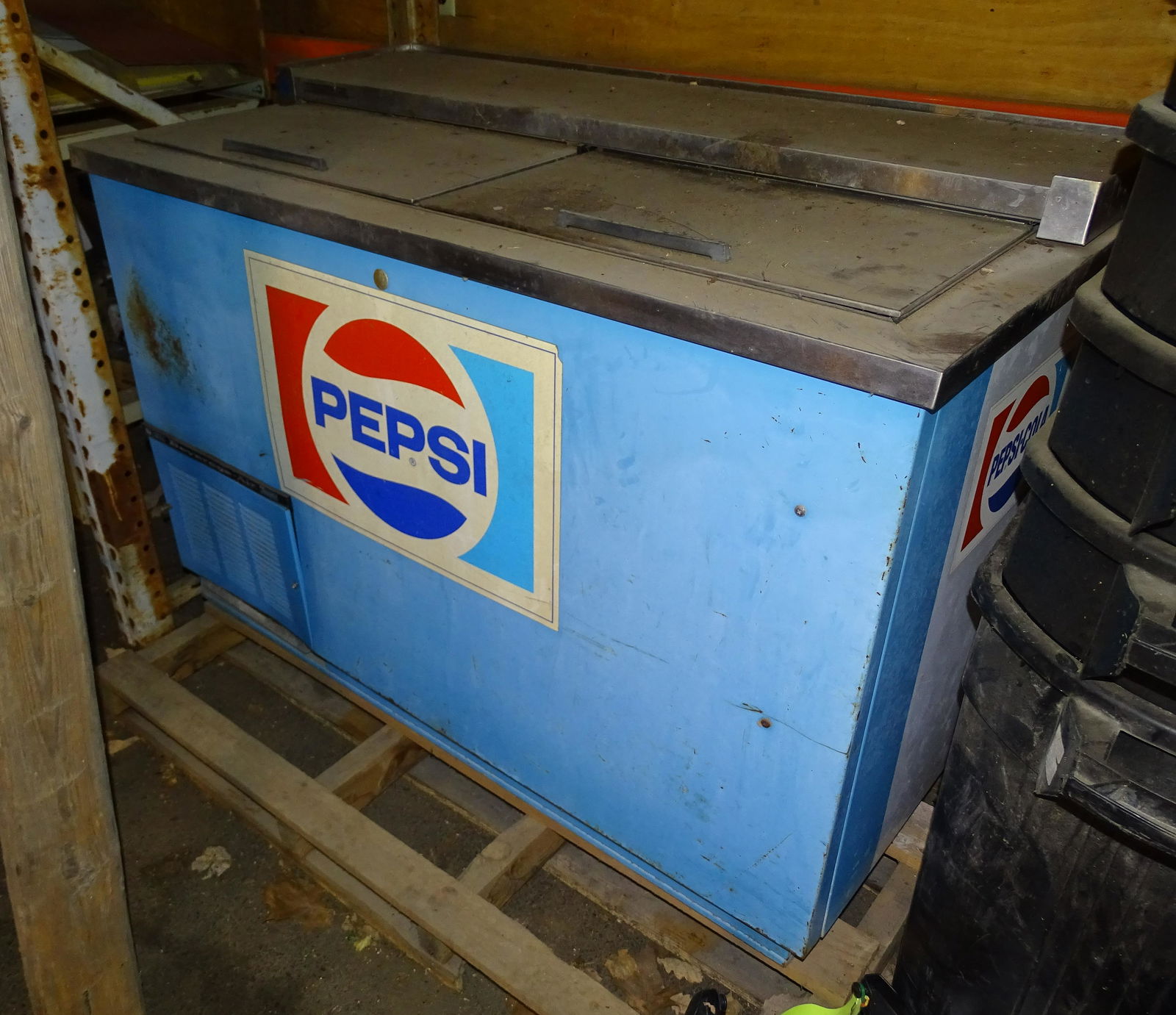 VINTAGE PEPSI COLA COOLER (1 of 4)