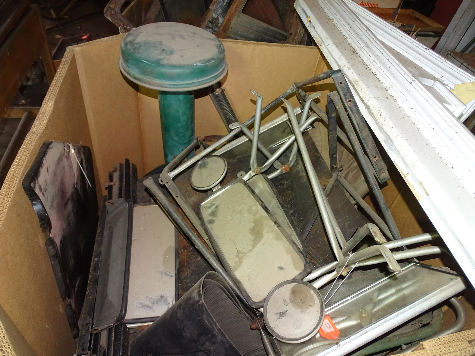 CAR PARTS LOT ON PALLET (1 of 4)