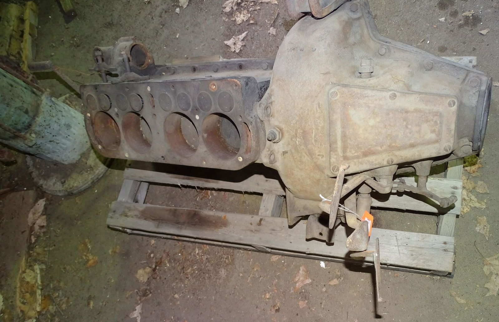 ANTIQUE FORD MODEL T. MOTOR (1 of 3)