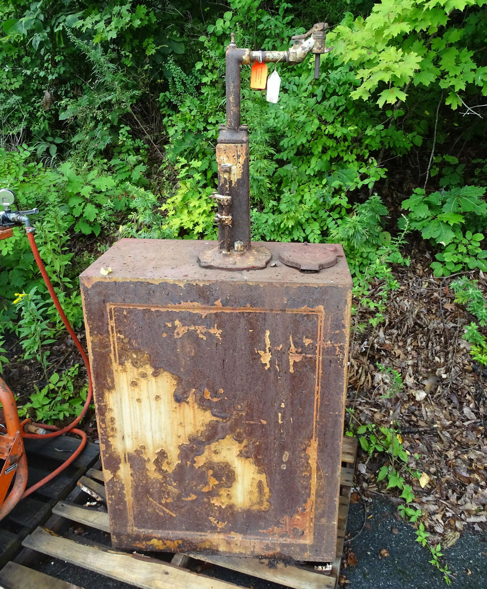 FUEL TANK (1 of 2)