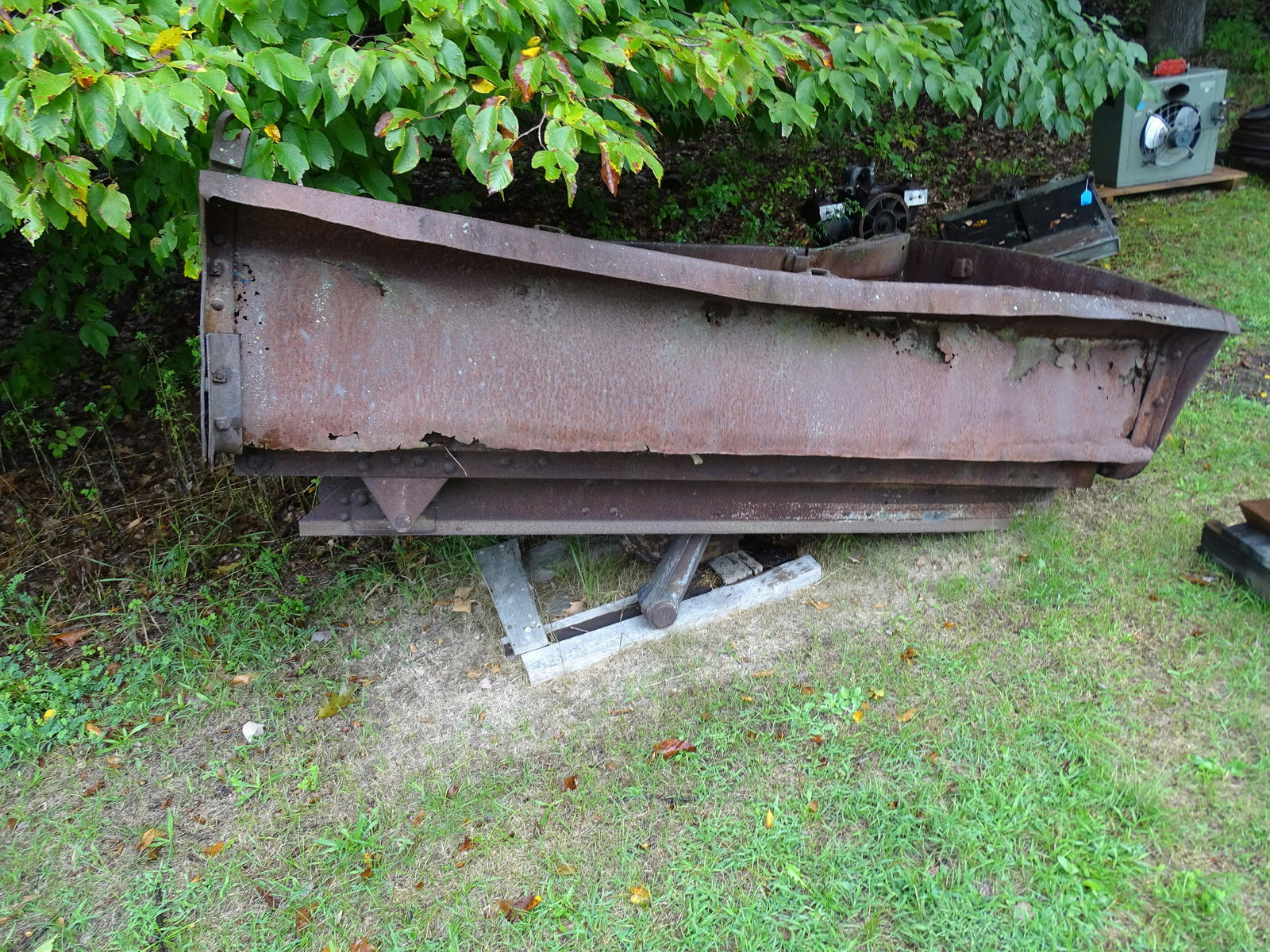 METAL TRUCK BED (1 of 4)