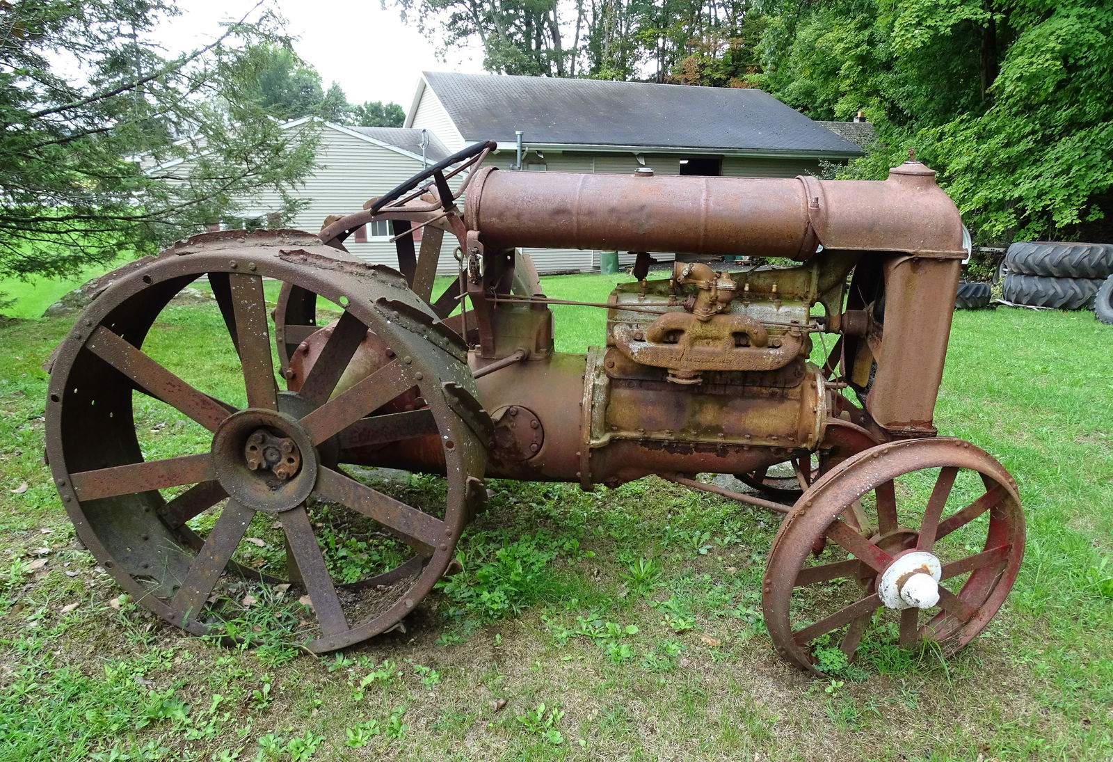 ANTIQUE FORDSON TRACTOR (1 of 5)
