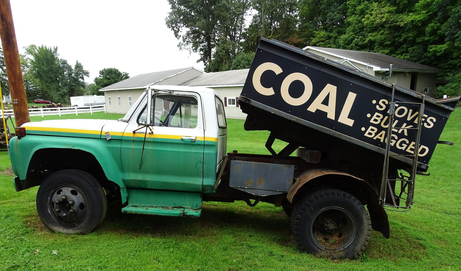 ANTIQUE FORD F-600 WITH TITLE (1 of 8)