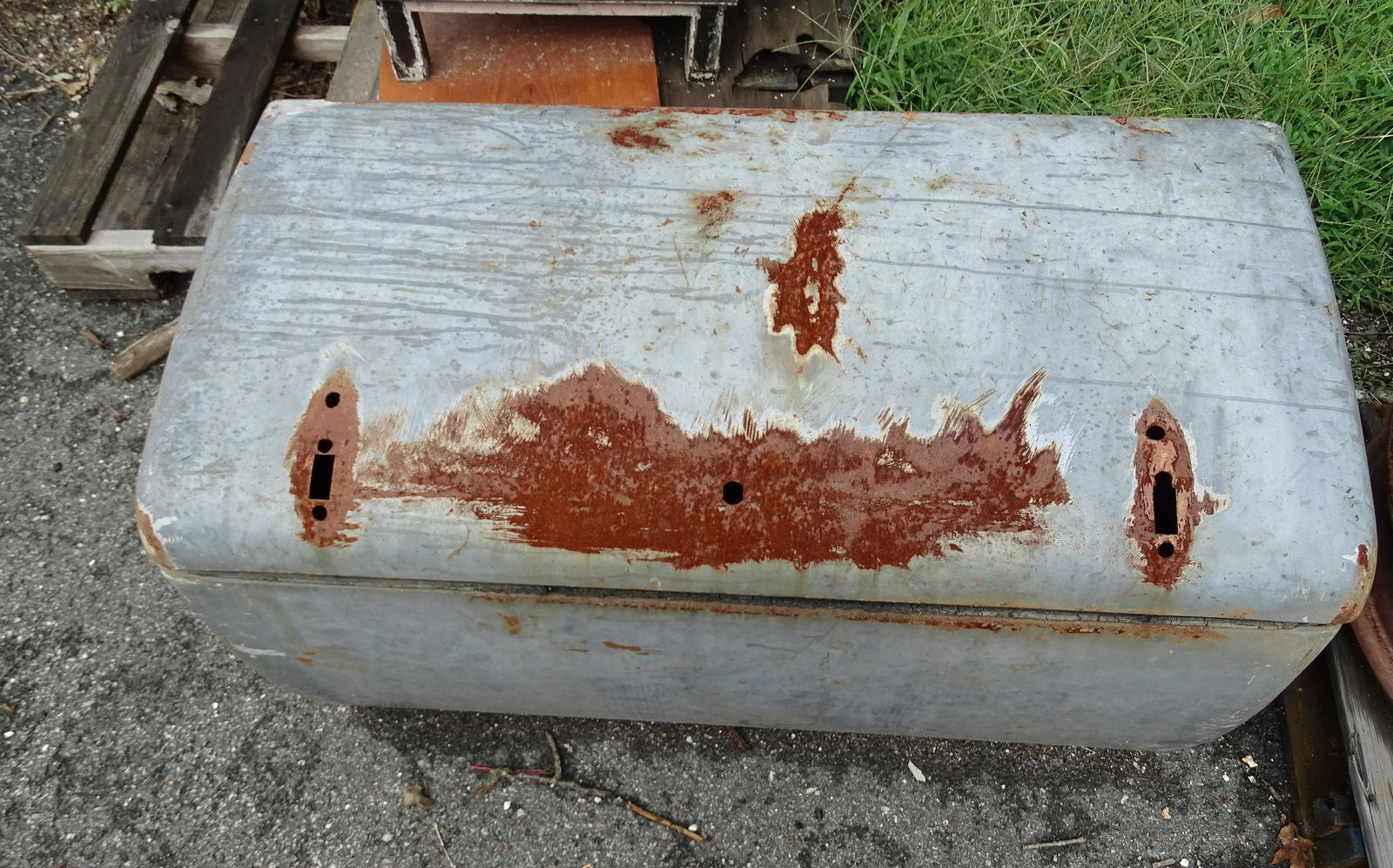 ANTIQUE CAR TRUNK (1 of 2)