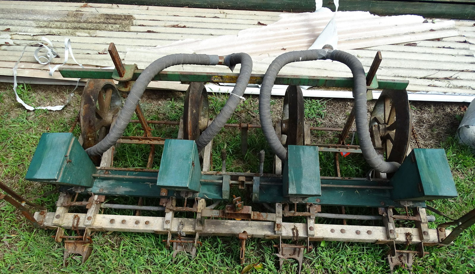 ANTIQUE FARM PLANTER (1 of 2)