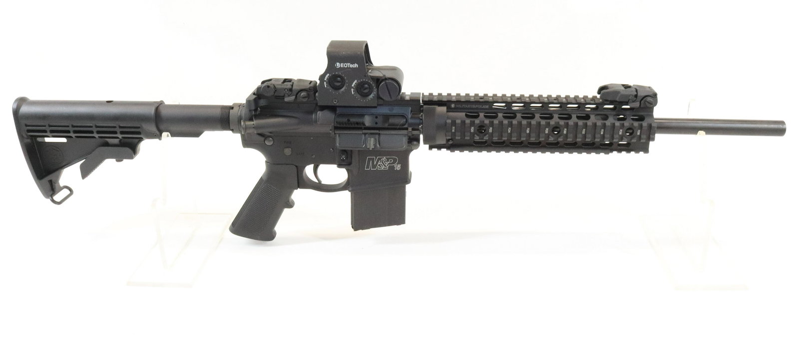 SMITH AND WESSON MODEL M&P 15: 5.56 MM, SERIAL# SV14860 - EOTECH SCOPE, ADJUSTABLE STOCK, 16" BARREL Registration: THIS GUN REQUIRES REGISTRATION