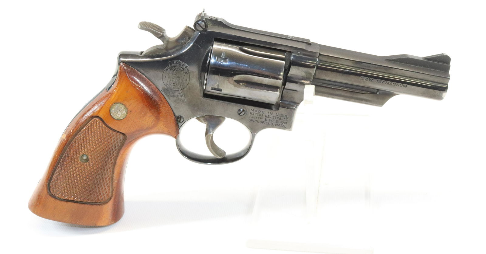 SMITH AND WESSON REVOLVER MODEL 19-3: 357MAG, SERIAL# 4K42565 - 4" BARREL Registration: THIS GUN REQUIRES REGISTRATION