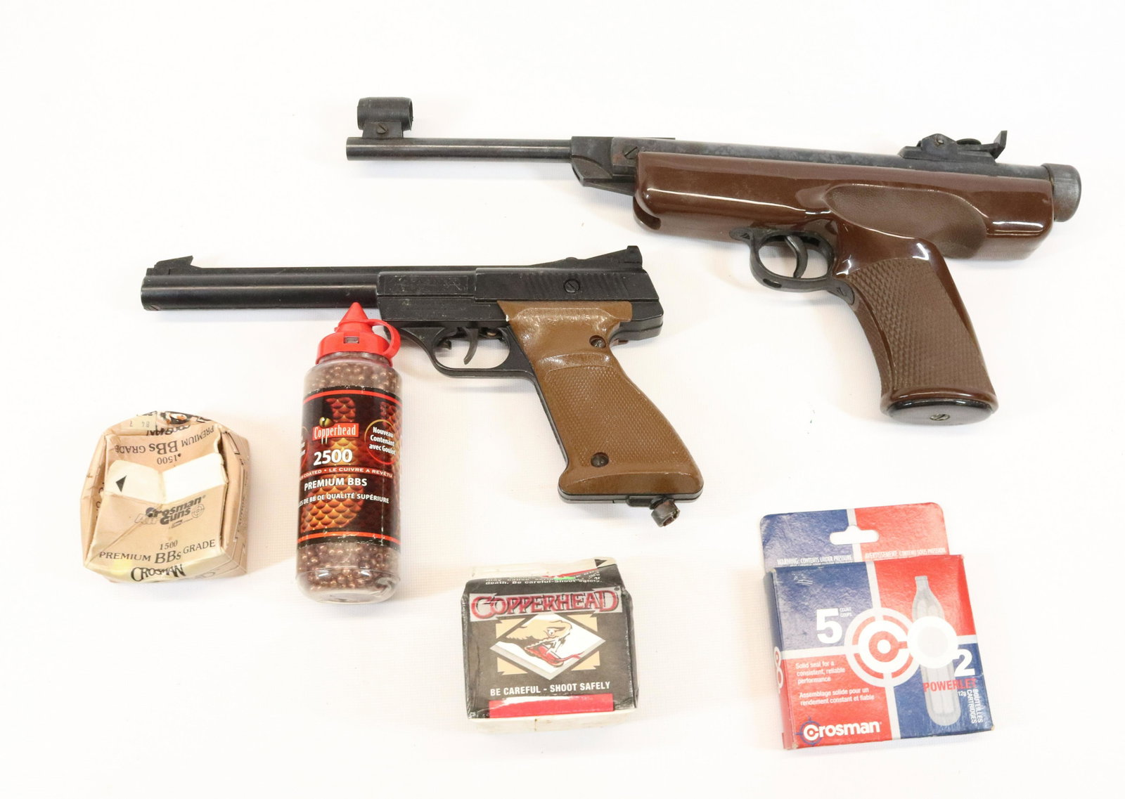 AIR PISTOL LOT: TWO AIR PISTOLS INCLUDING: CROSMAN AND WINCHESTER WITH BB AND CO2 CARTRIDGE.